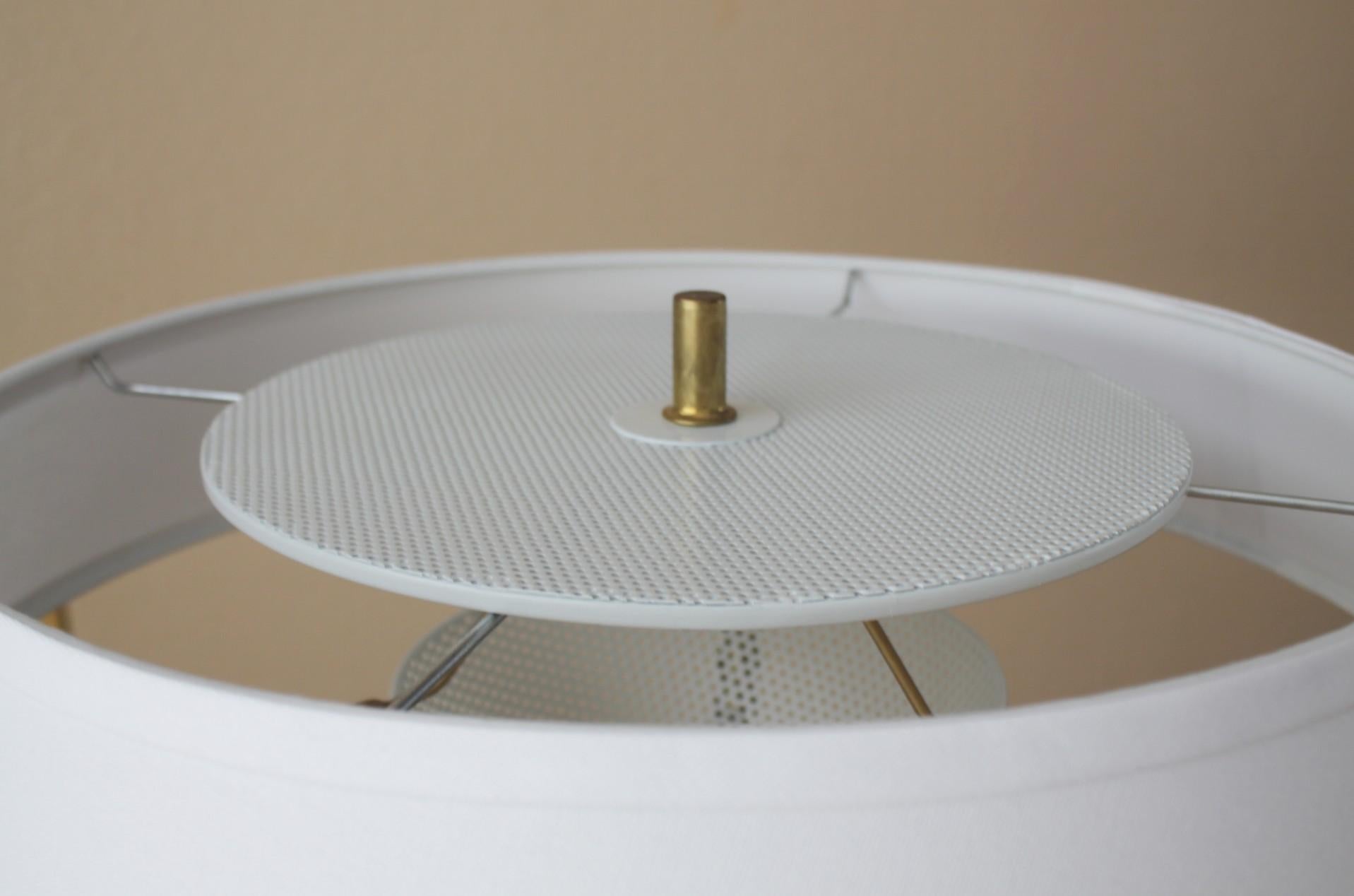 Américain Lampadaire tripode Lightolier moderne du milieu du siècle dernier, d'après Gerald Thurston MCM en vente