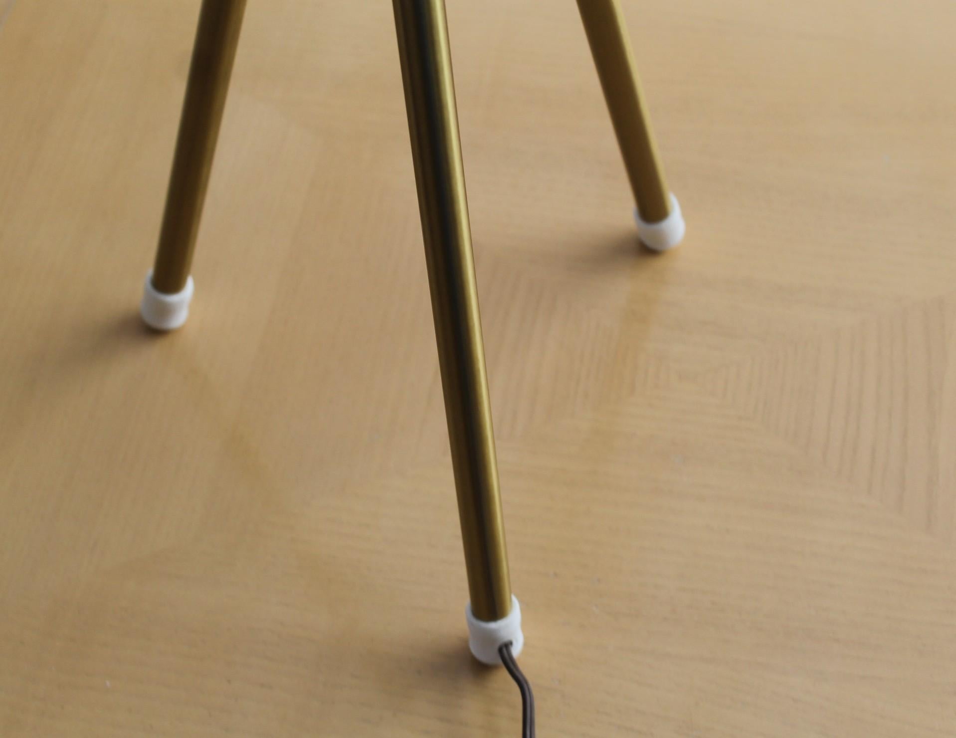 Métal Lampadaire tripode Lightolier moderne du milieu du siècle dernier, d'après Gerald Thurston MCM en vente