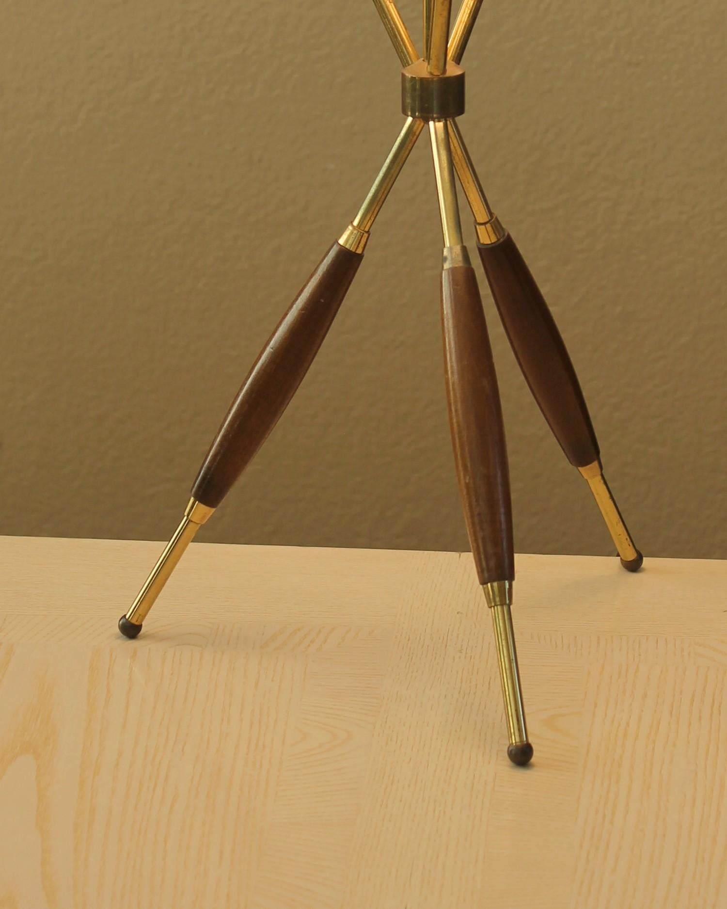 Lampe de table tripode Lightolier moderne du milieu du siècle Gerald Thurston 1954 «Profile » Bon état - En vente à Peoria, AZ
