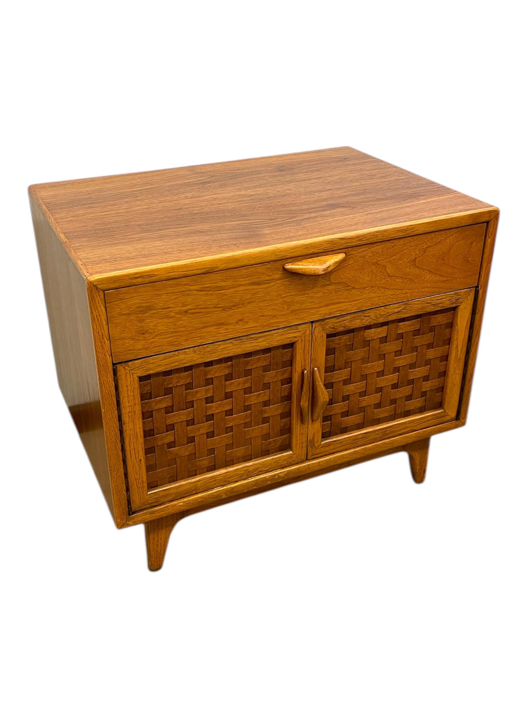Mid-Century Modern Likely Oak Woven Front Cabinet by Lane Furniture. In Good Condition For Sale In Seattle, WA