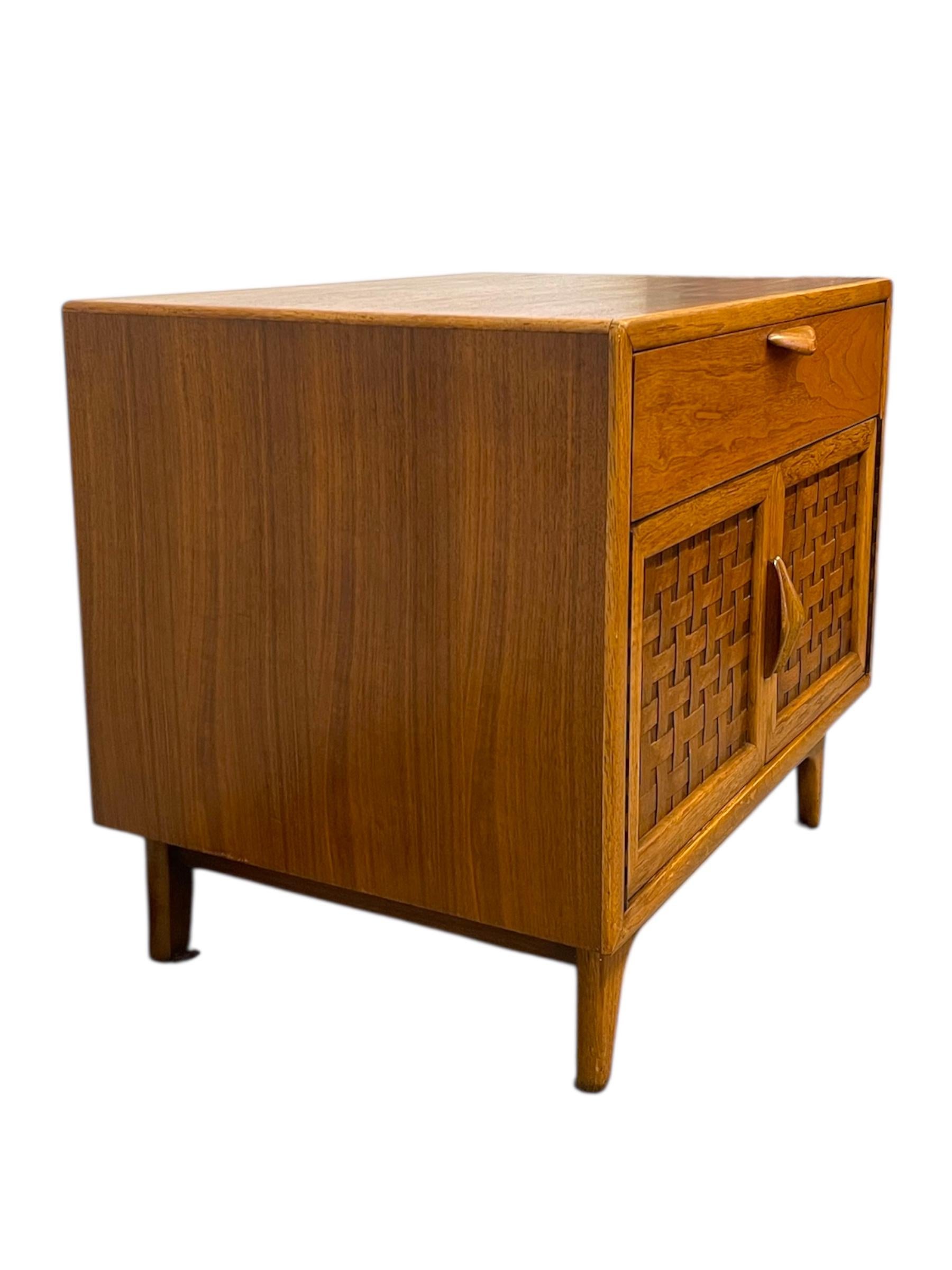 Mid-Century Modern Likely Oak Woven Front Cabinet by Lane Furniture. For Sale 2
