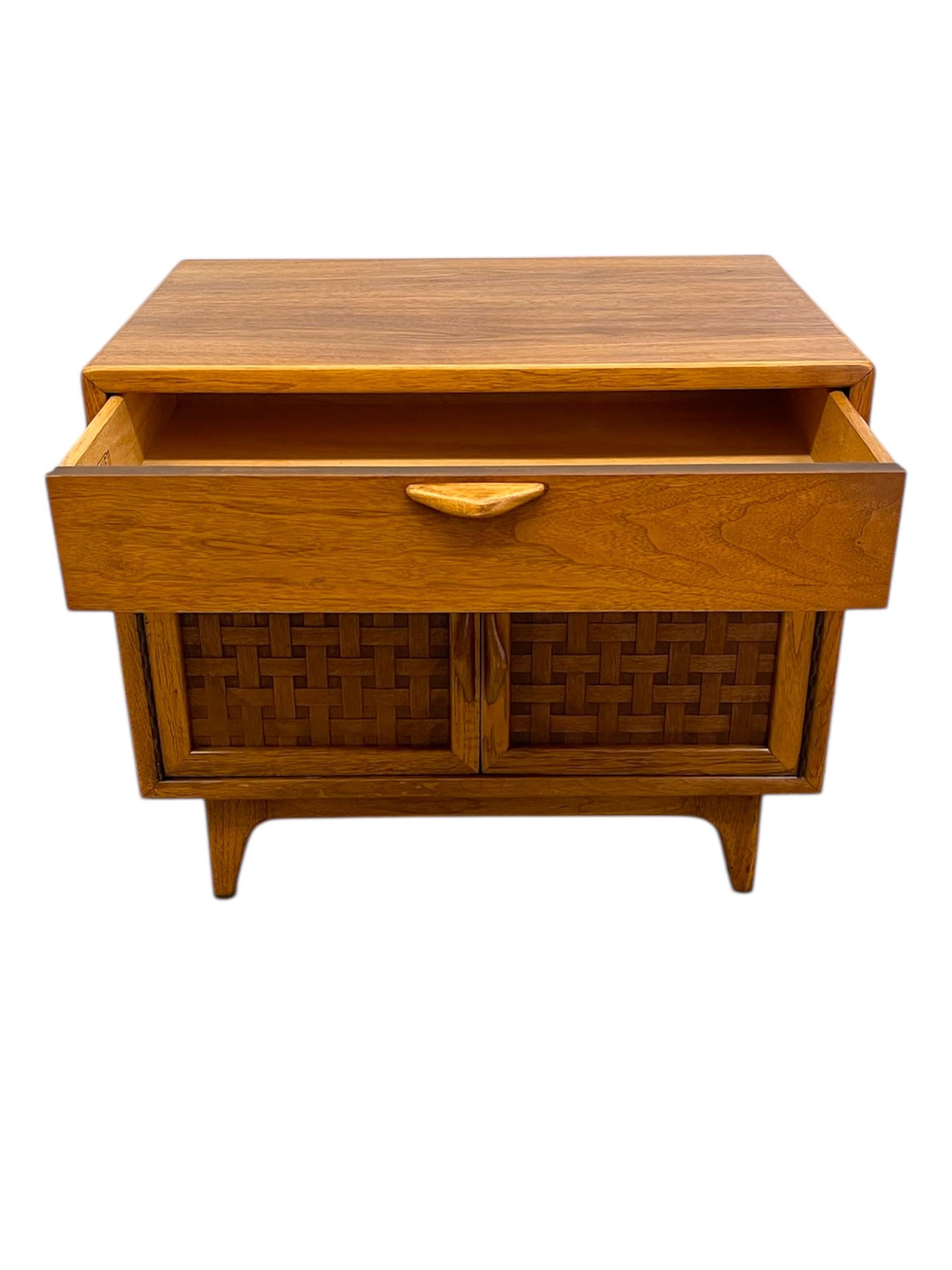 Mid-Century Modern Likely Oak Woven Front Cabinet by Lane Furniture. For Sale 3