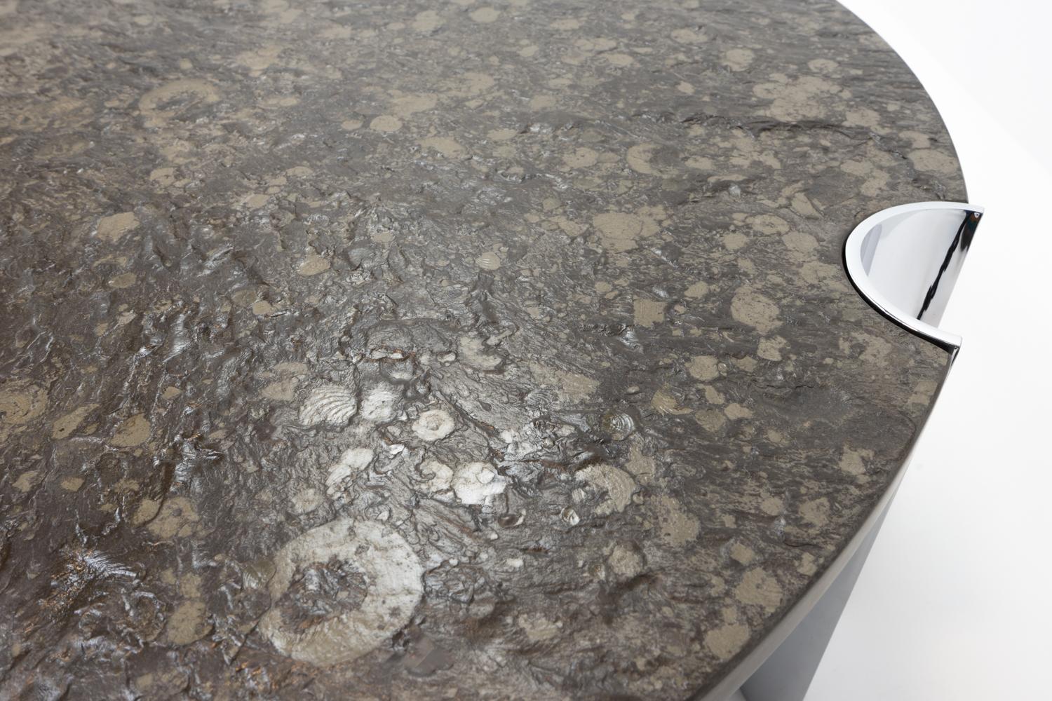 Mid Century Modern Limestone and Chrome Coffee Table with Fossils, c. 1970s en venta 6