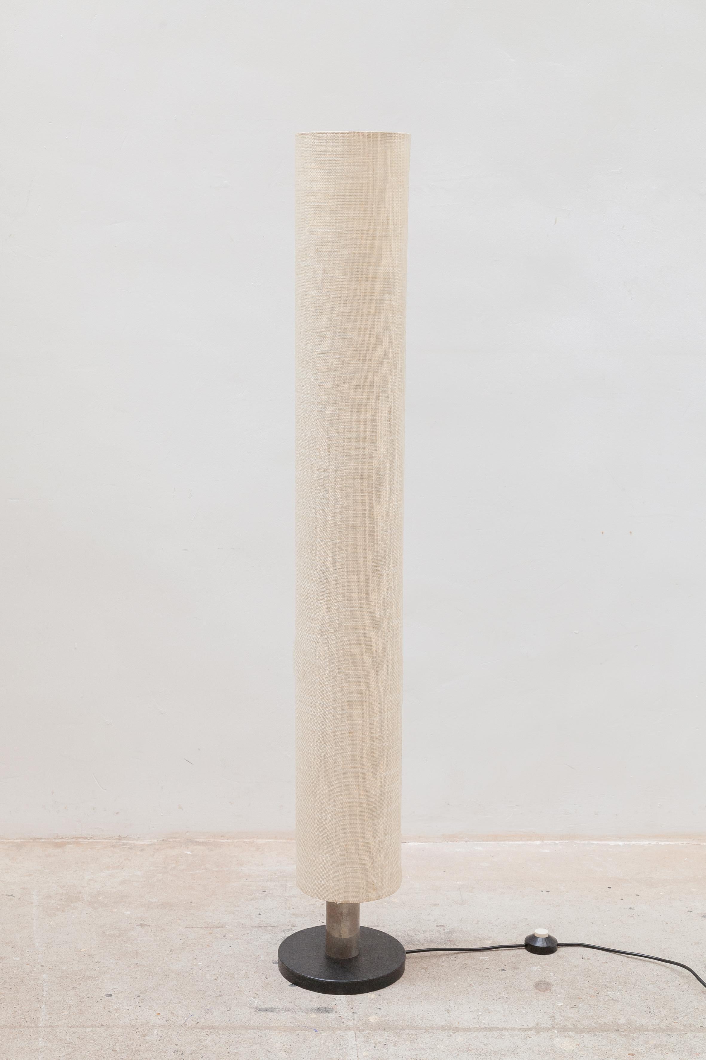 Modern 1960's floor lamp equipped with a tube designed shade in linen gives a soft light and beautiful accent to your interior.
In Original good condition. Also available in a set of two.