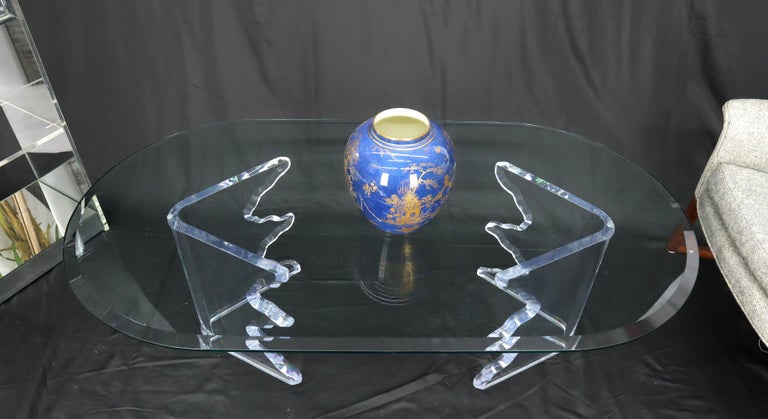 Mid-Century Modern Live Edge Lucite Base Racetrack Oval Top Coffee Table In Good Condition For Sale In Rockaway, NJ