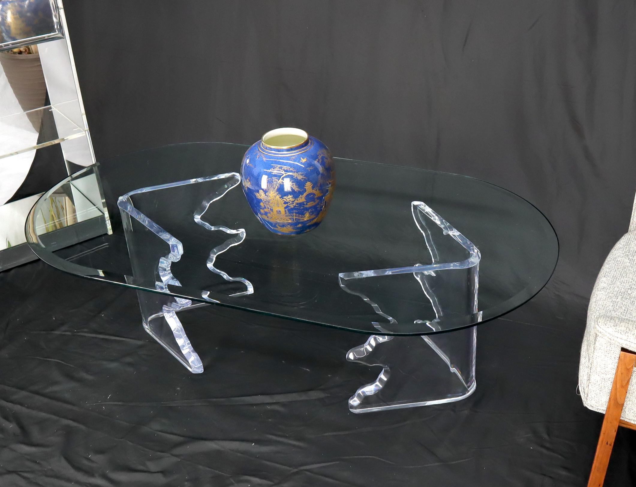 20ième siècle Table basse ovale moderne mi-siècle avec base en lucite Live Edge pour piste de course en vente