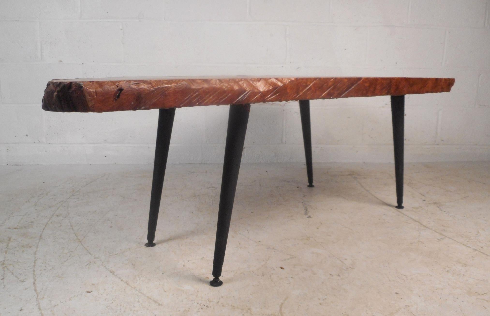 Mid-Century Modern Live Edge Tree Slab Coffee Table In Good Condition In Brooklyn, NY