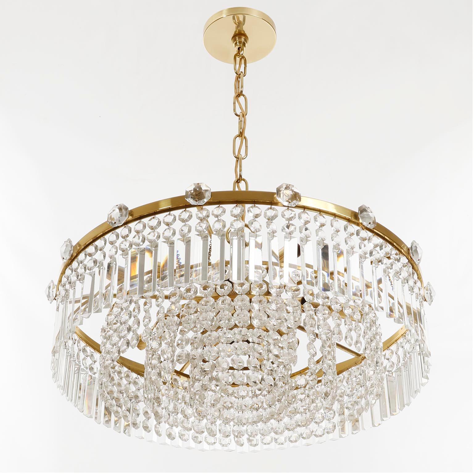 Mid-Century Modern Lobmeyr Chandelier Oswald Haerdtl, Brass Crystal Glass, 1950s In Good Condition For Sale In Hausmannstätten, AT