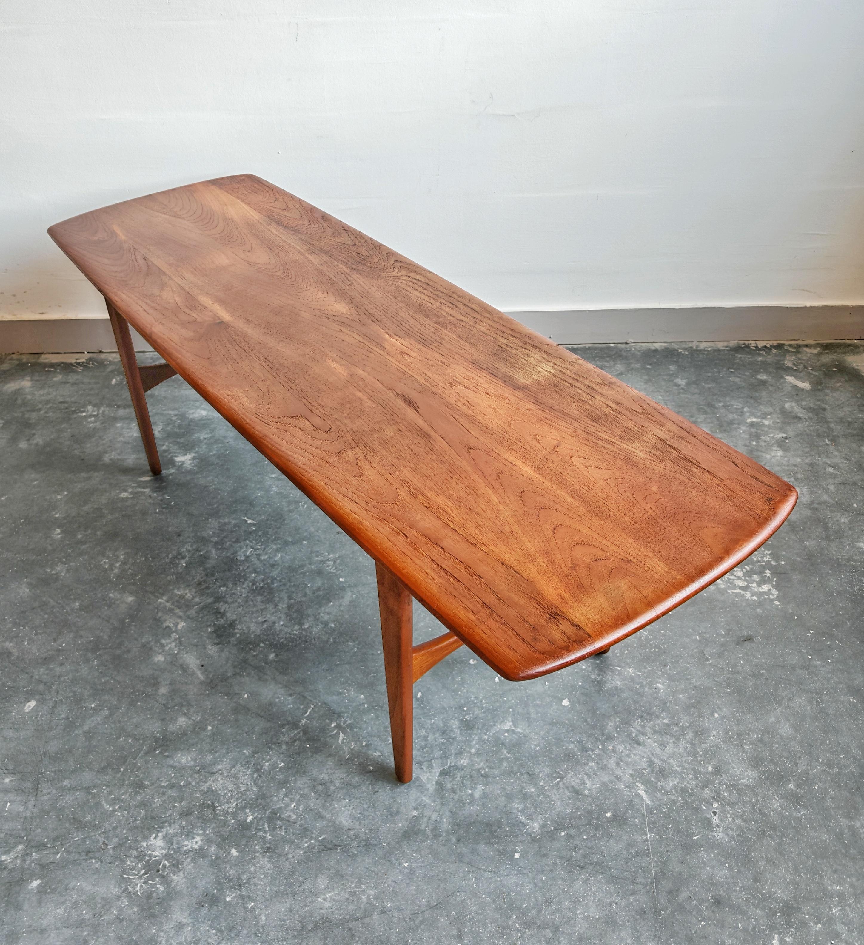 Tavolino lungo in teak massiccio di Svante Skogh, Danimarca 1963 in vendita 4