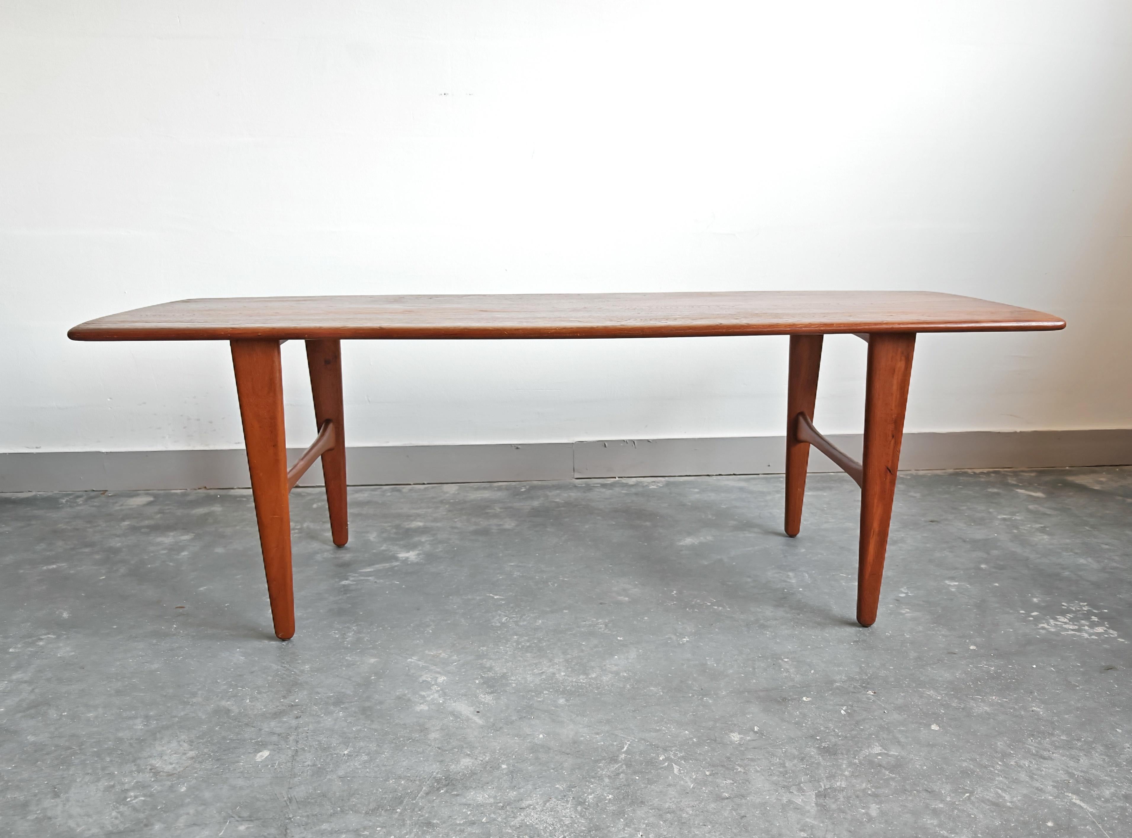 Mid-Century moderno Tavolino lungo in teak massiccio di Svante Skogh, Danimarca 1963 in vendita