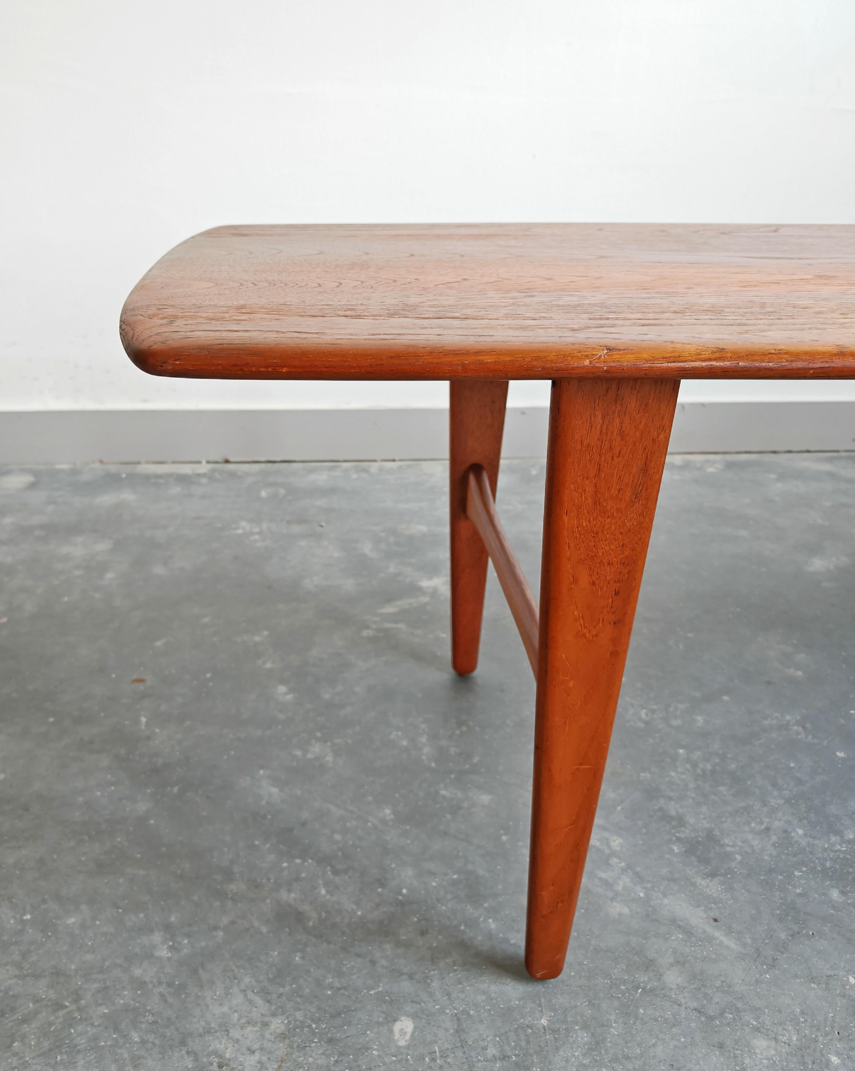 Metà XX secolo Tavolino lungo in teak massiccio di Svante Skogh, Danimarca 1963 in vendita