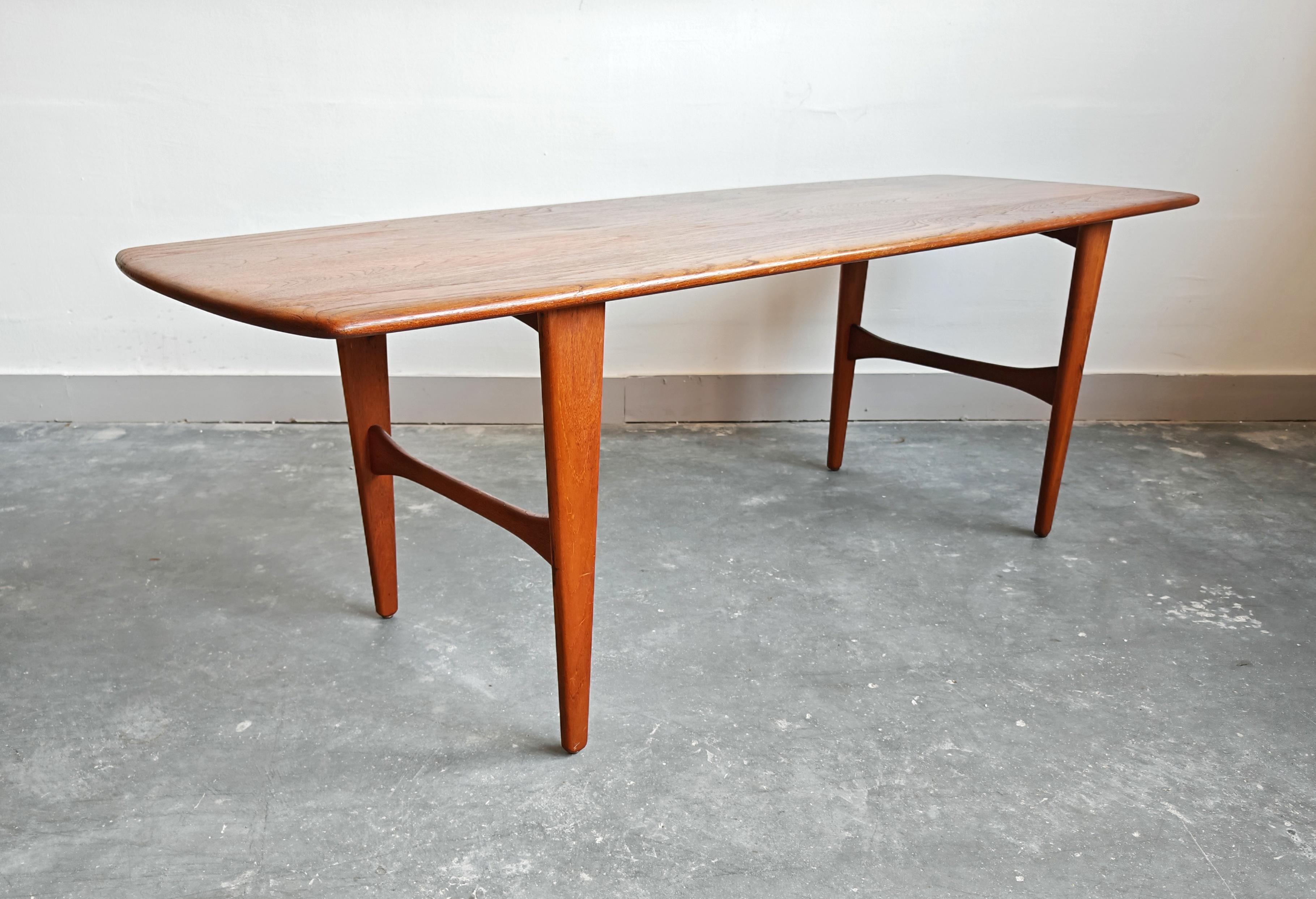 Teak Tavolino lungo in teak massiccio di Svante Skogh, Danimarca 1963 in vendita