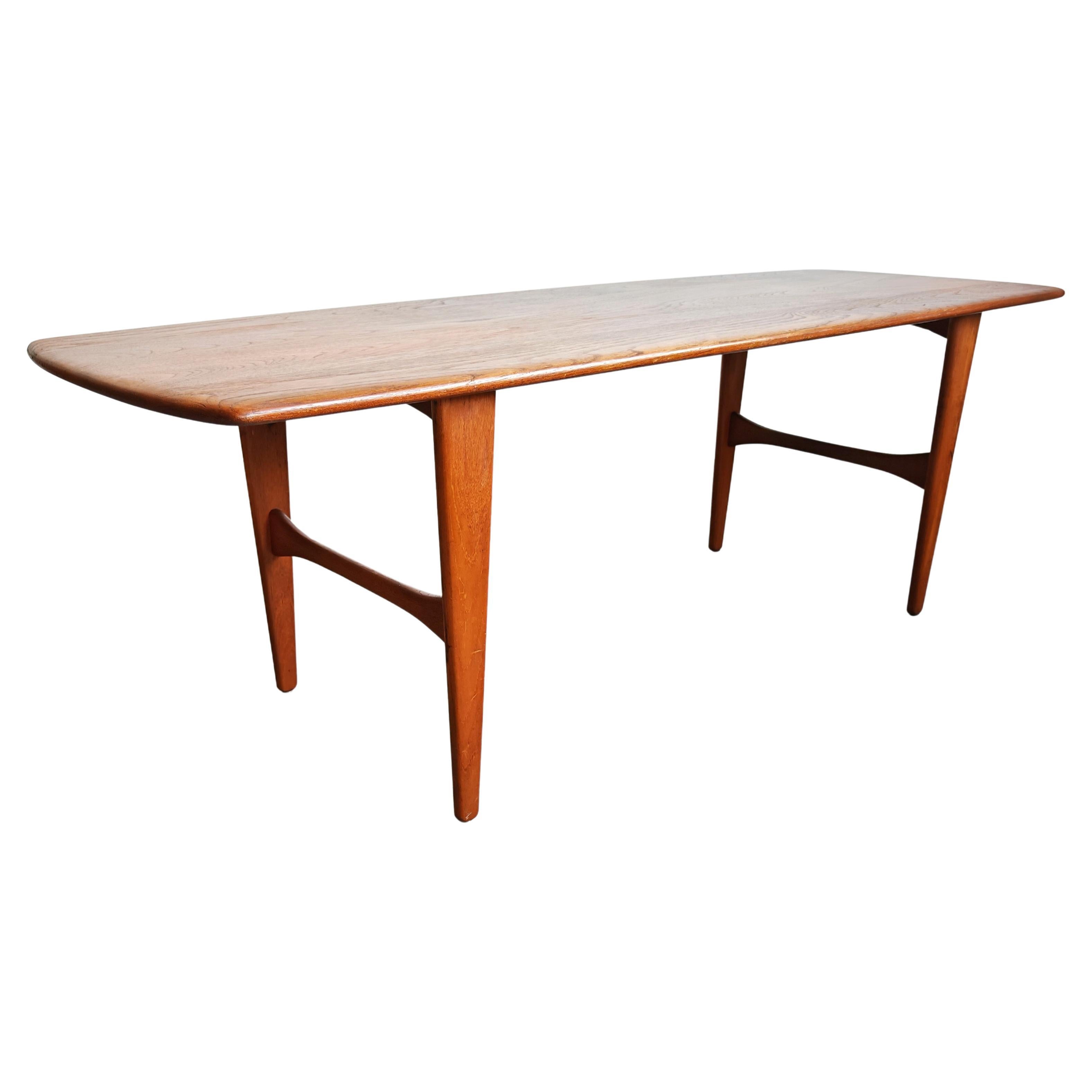 Tavolino lungo in teak massiccio di Svante Skogh, Danimarca 1963 in vendita