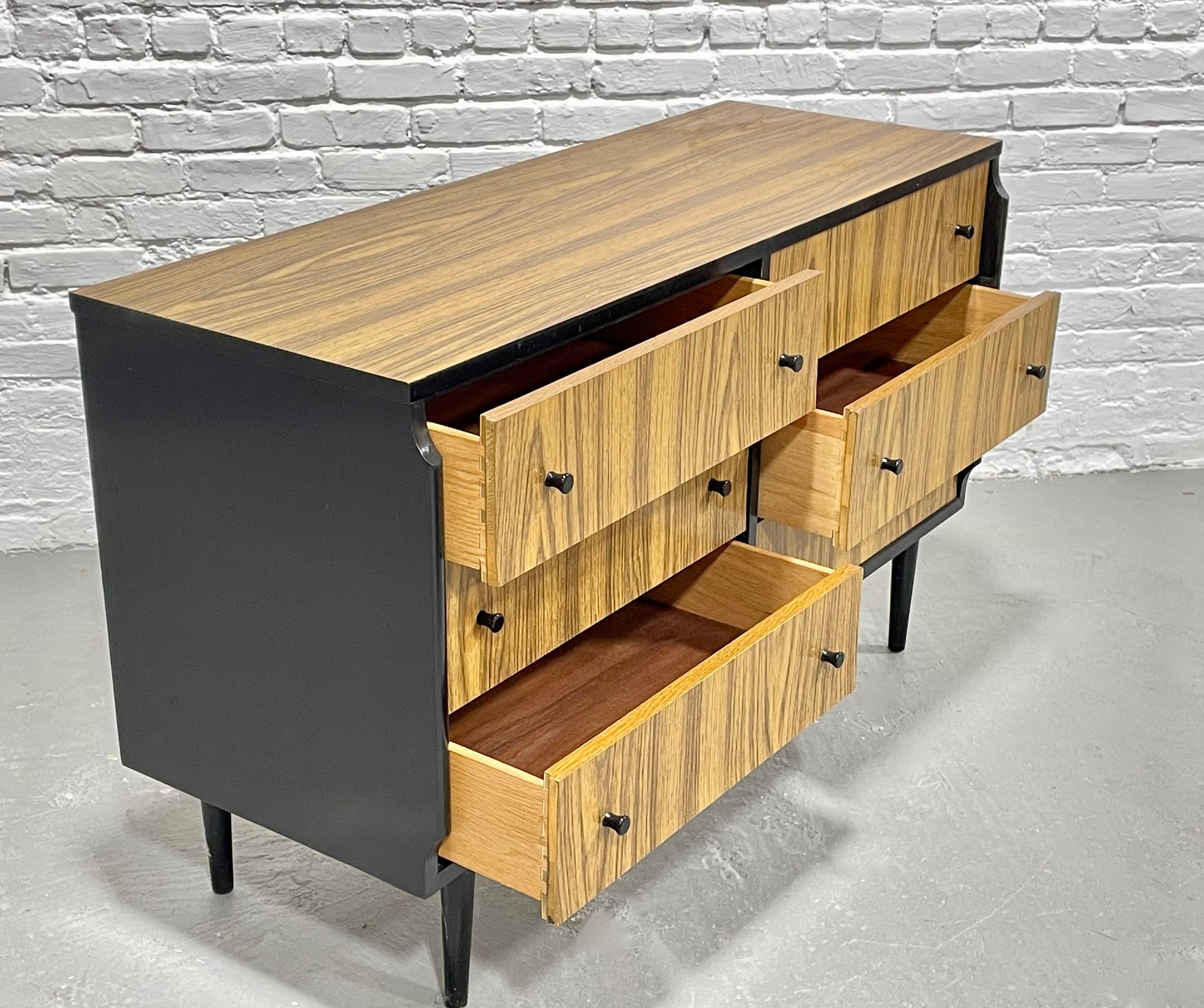 Lange Kommode aus der Mitte des Jahrhunderts von Kent Coffey's Teakway Line, ca. 1960er Jahre im Angebot 4