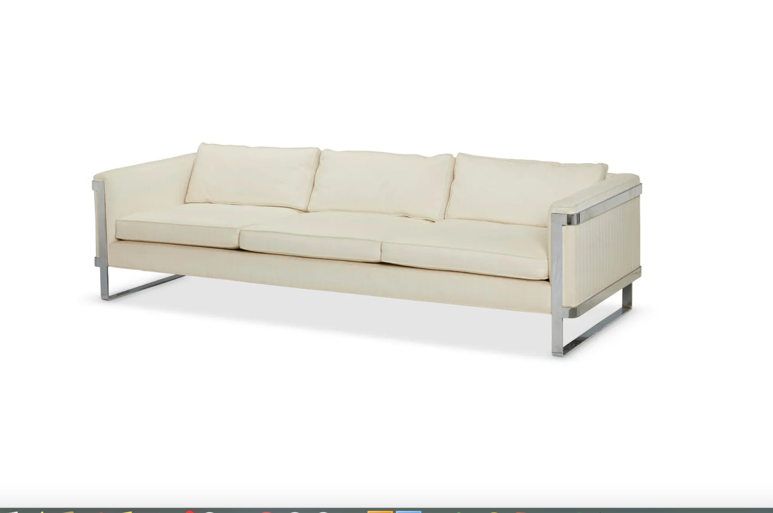 Langes, flaches Bar-Chromrahmen, weißes 3-Sitz-Sofa, Milo Baughman, Mid-Century Modern (Holzarbeit) im Angebot