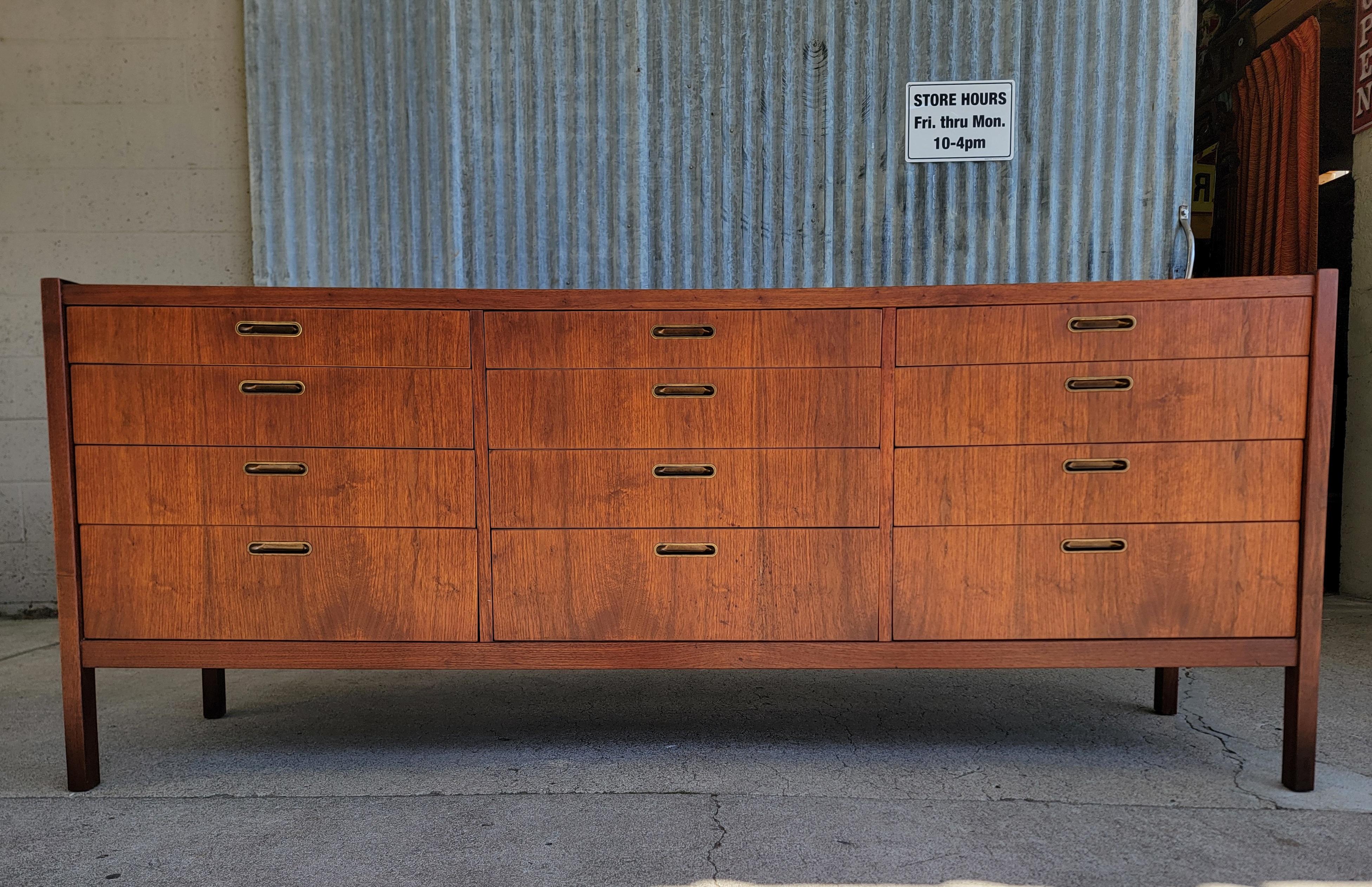 20th Century Mid-Century Modern Long Low Dresser 12 Drawers For Sale