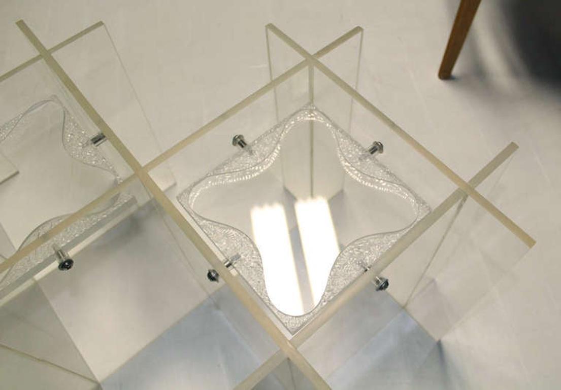 The Moderns Modern Long Rectangular Lucite Base Glass Top Coffee Table MINT ! en vente 2