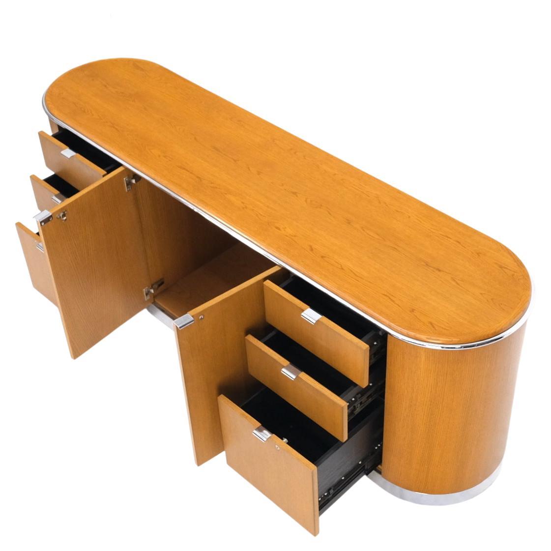 Credenza Moderna de Mitad de Siglo con Laterales Largos Redondeados by Thonet Moderno de mediados de siglo en venta