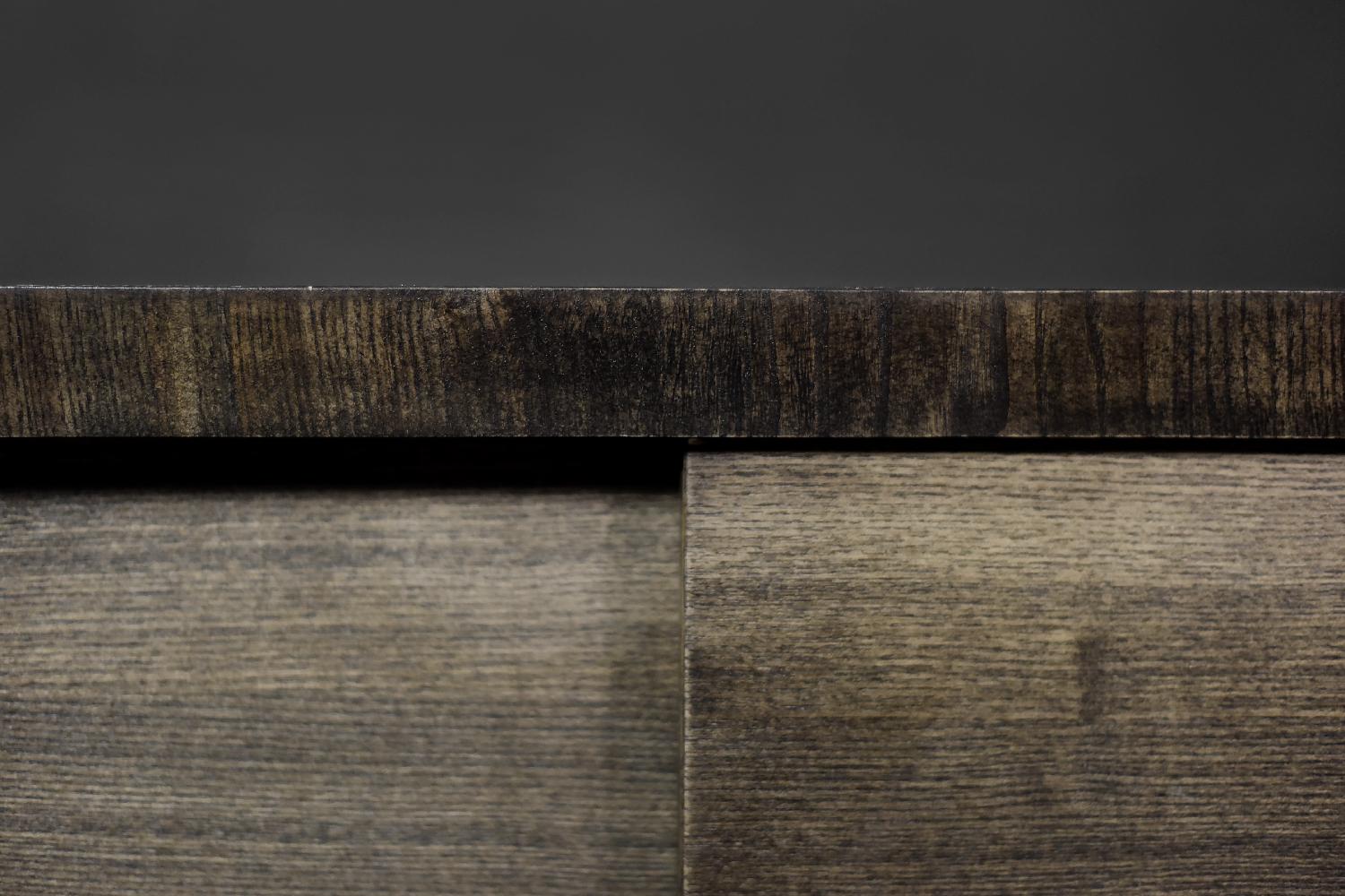 Langes skandinavisches Sideboard aus Eschenholz mit matten Metallgriffen, Mid-Century Modern im Angebot 2
