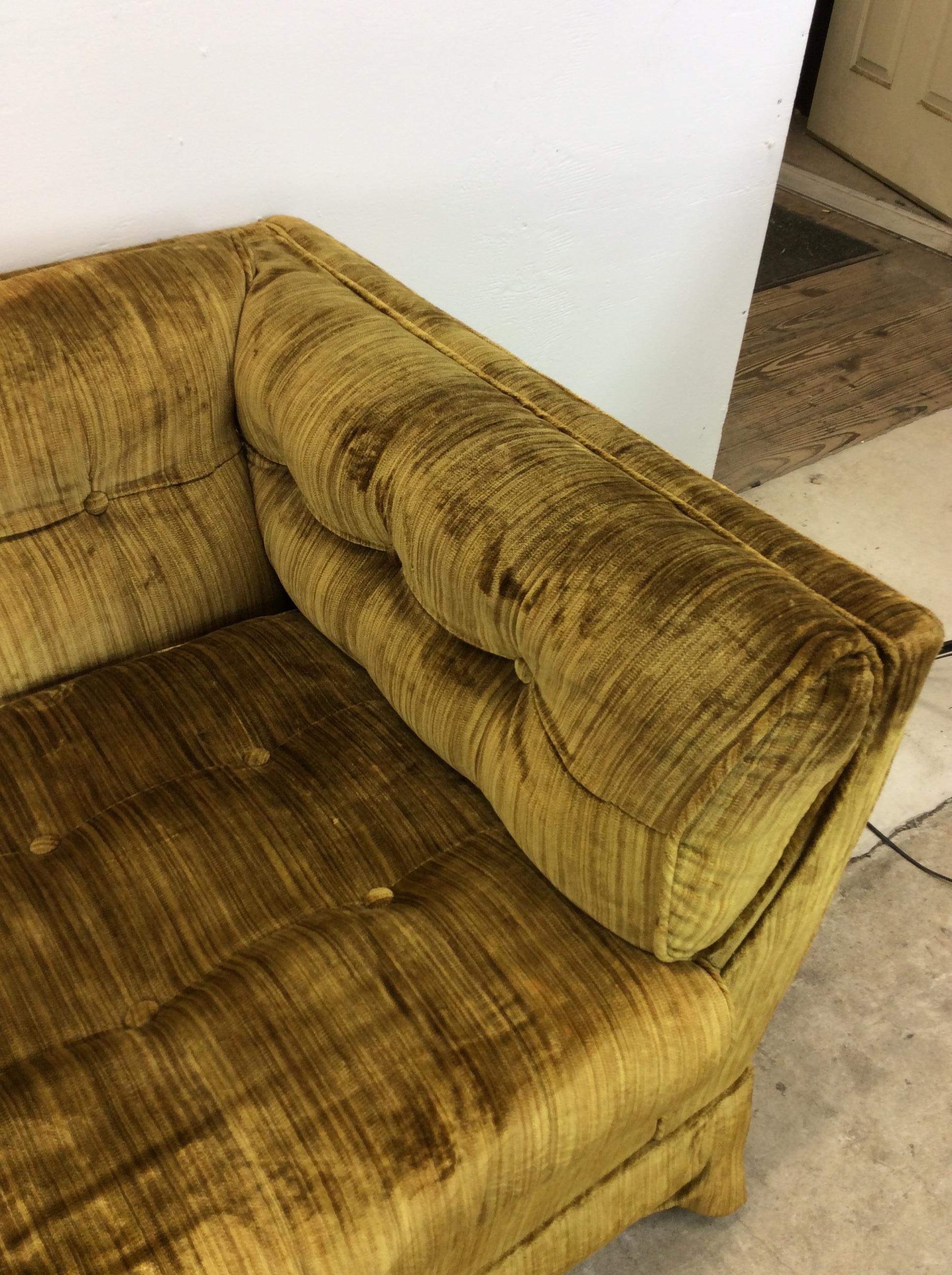 Mid Century Modern Long Sofa with Green Tufted Upholstery For Sale 6