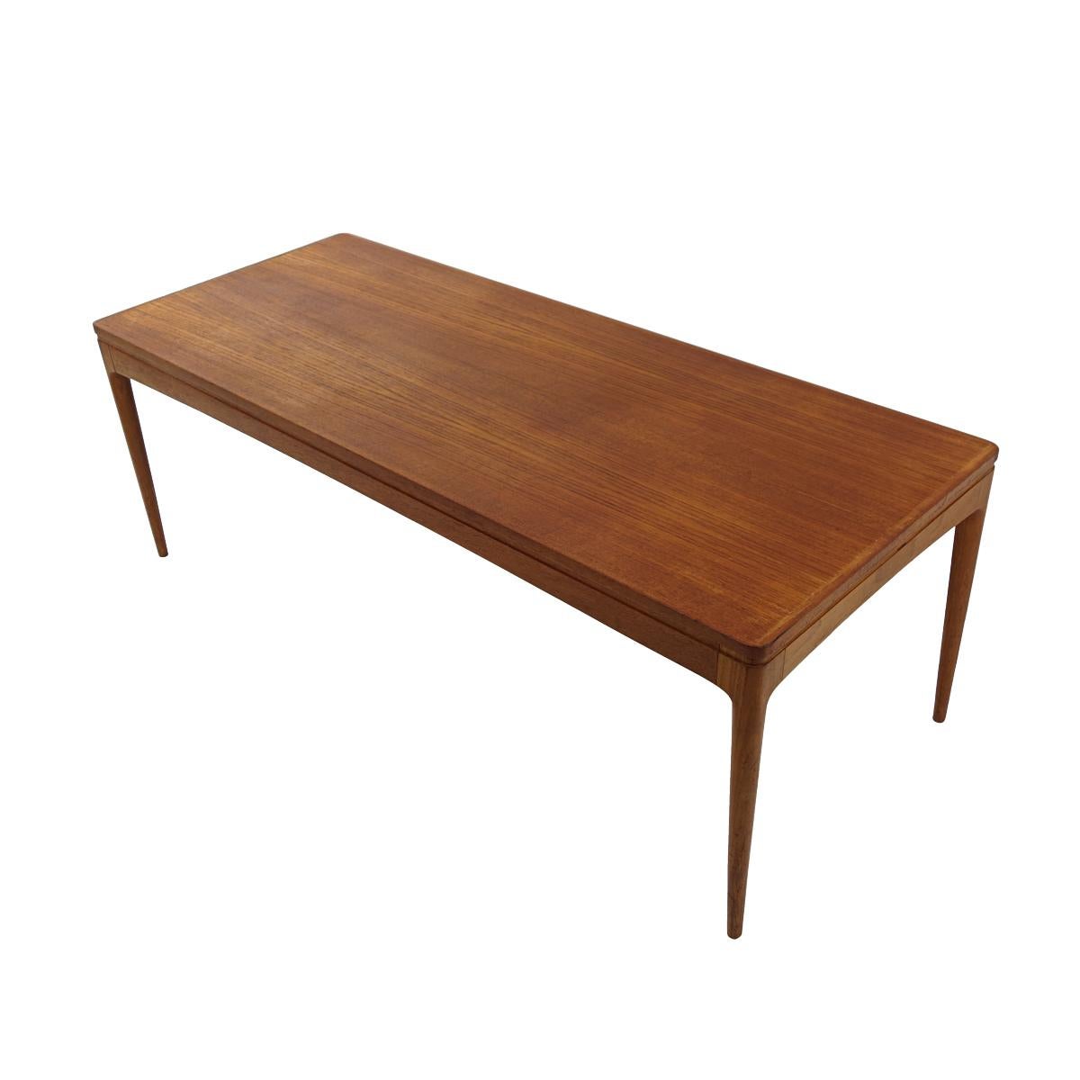 Mid-Century Modern Long Teak Wood Scandinavian Coffee Table In Good Condition For Sale In Doornspijk, NL