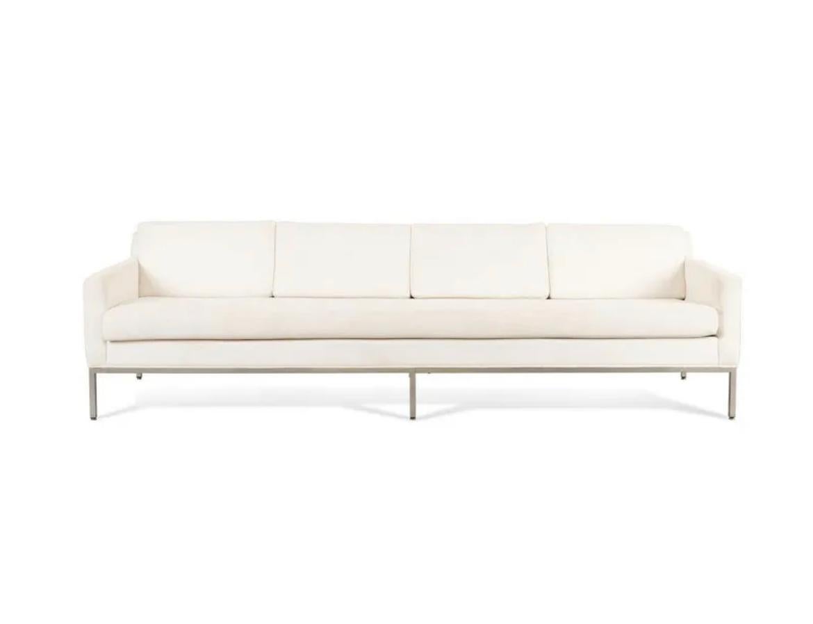Mid-Century Modern Long White 4 Seat Sofa Milo Baughman In Good Condition In BROOKLYN, NY