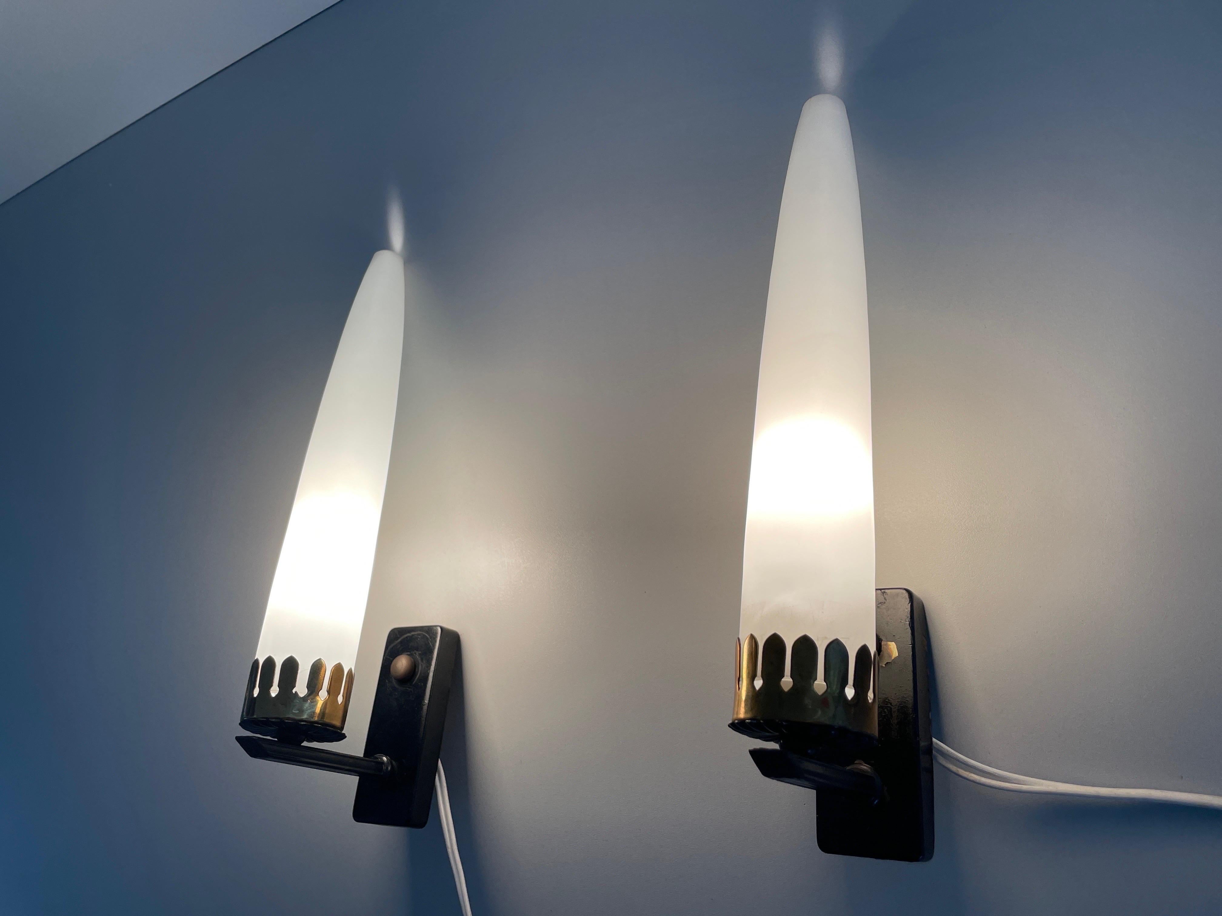 Mid Century Modern Long White Glass Tubes Pair of Sconces, 1960s, Italy For Sale 6