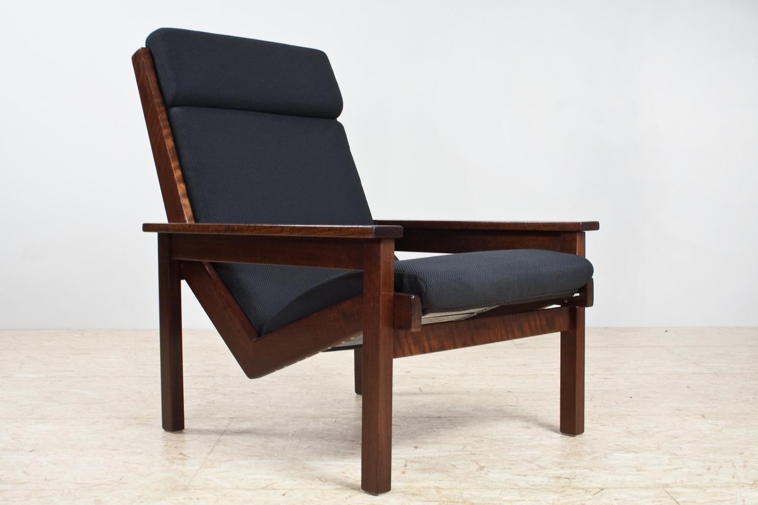 Mid-Century Modern Dutch Lotus lounge chair by Rob Parry, 1960s the Netherlands for Gelderland De Ster. Elegant, high back and Scandinavian style armchair, frame in solid teak with new cushion. 
The cushion is completely new and upholstered in a
