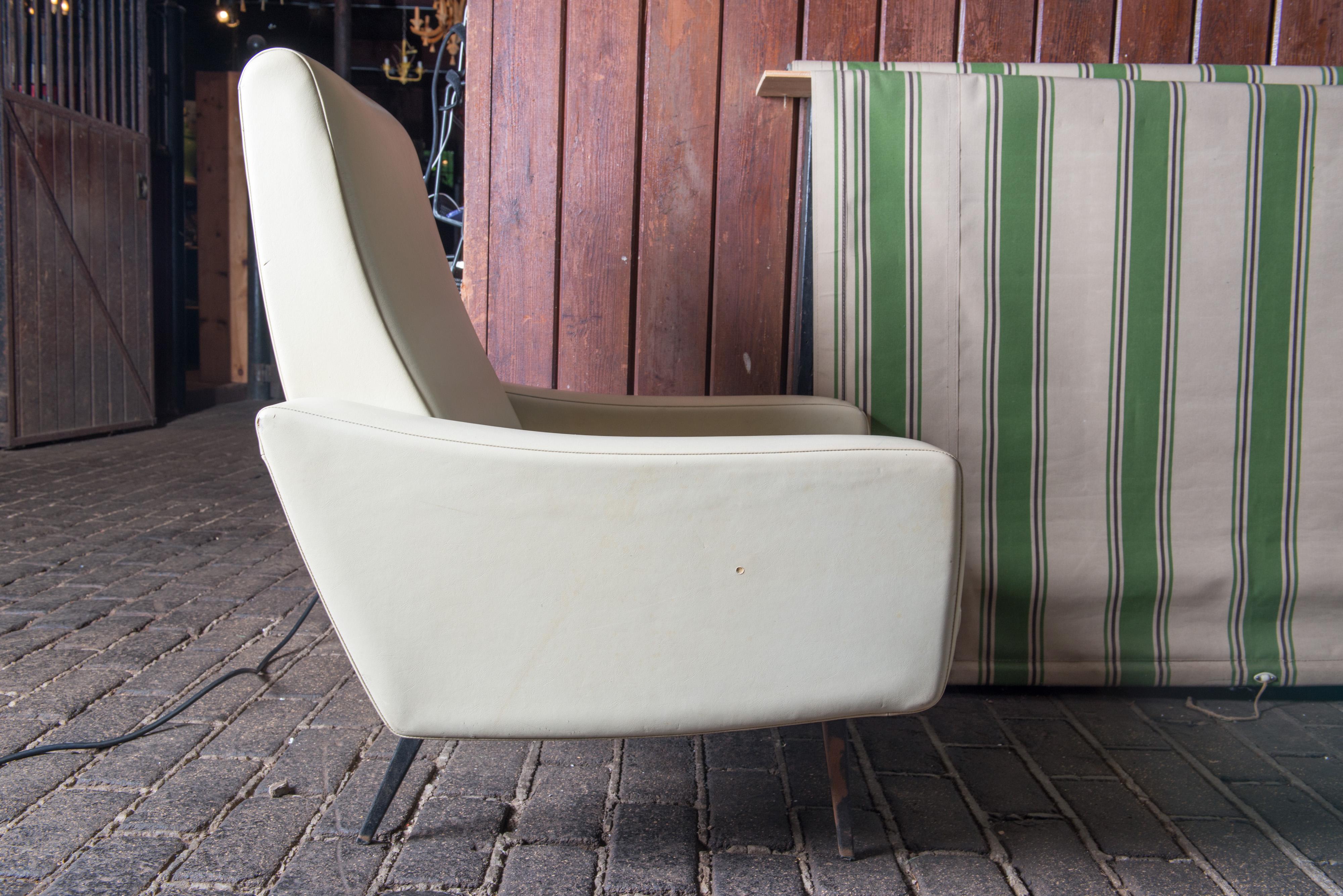 Mid-Century Modern Lounge Armchair, White Vinyl In Fair Condition In Stamford, CT