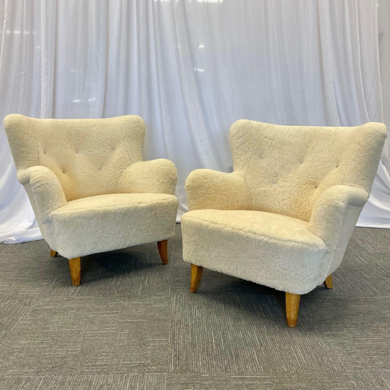 Mid-Century Modern 'Laila' lounge chairs in Sheepskin by Ilmari Lappalainen for Asko, Finland
 
Pair of chic Finnish designer lounge or armchairs chairs newly upholstered in genuine cream Sheepskin. This pair of chairs was designed by Ilmari