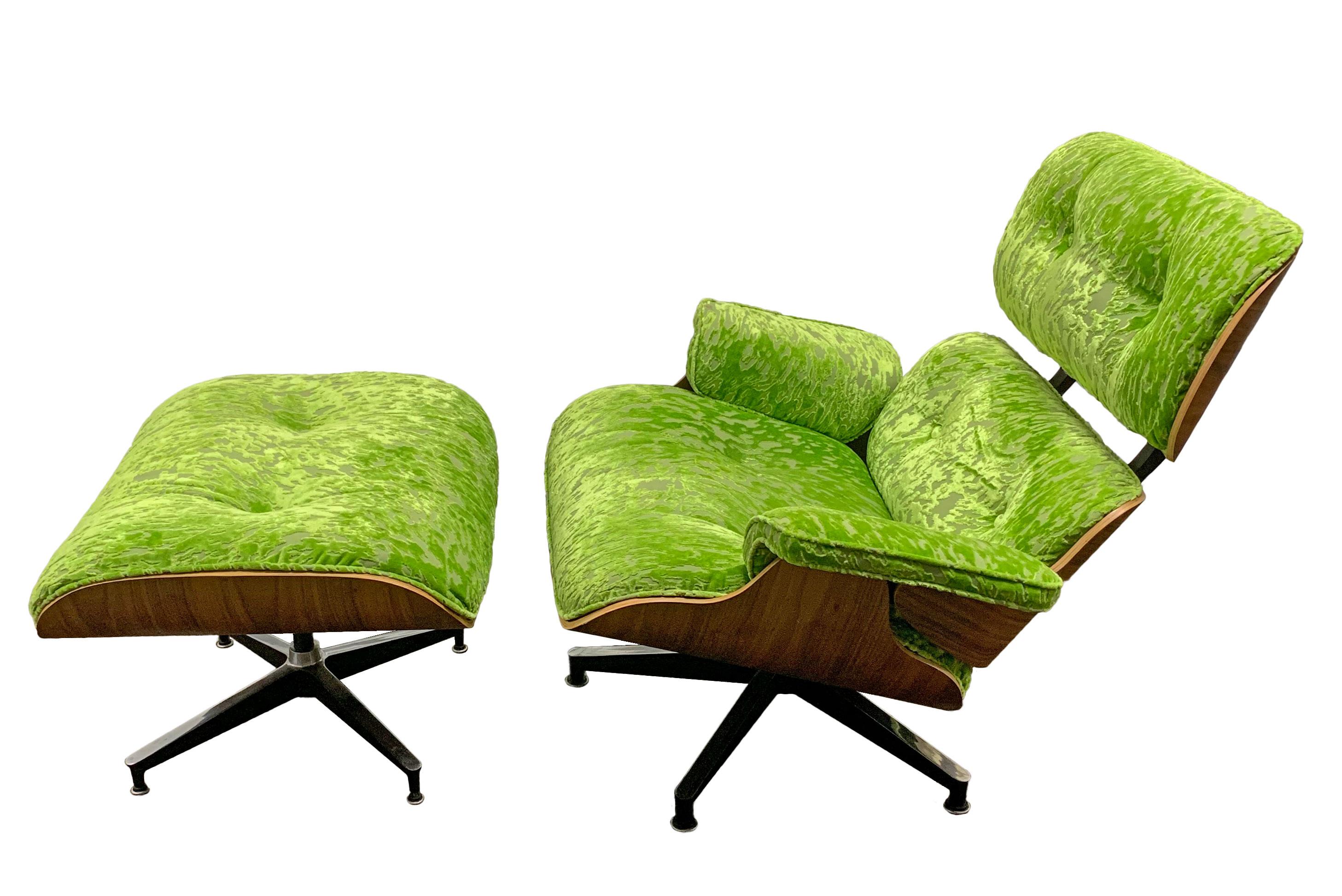 Mid-Century Modern lounge chair and ottoman in style of Charles and Ray Eames.
Recently refurbished and reupholstered in Designers Guild-UK fabric.