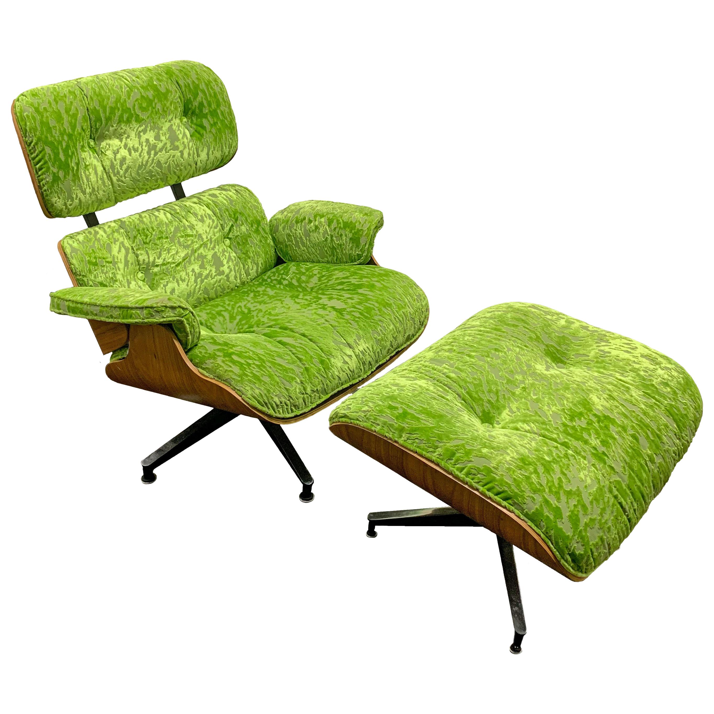Mid-Century Modern Lounge Chair and Ottoman in Style of Charles and Ray Eames For Sale