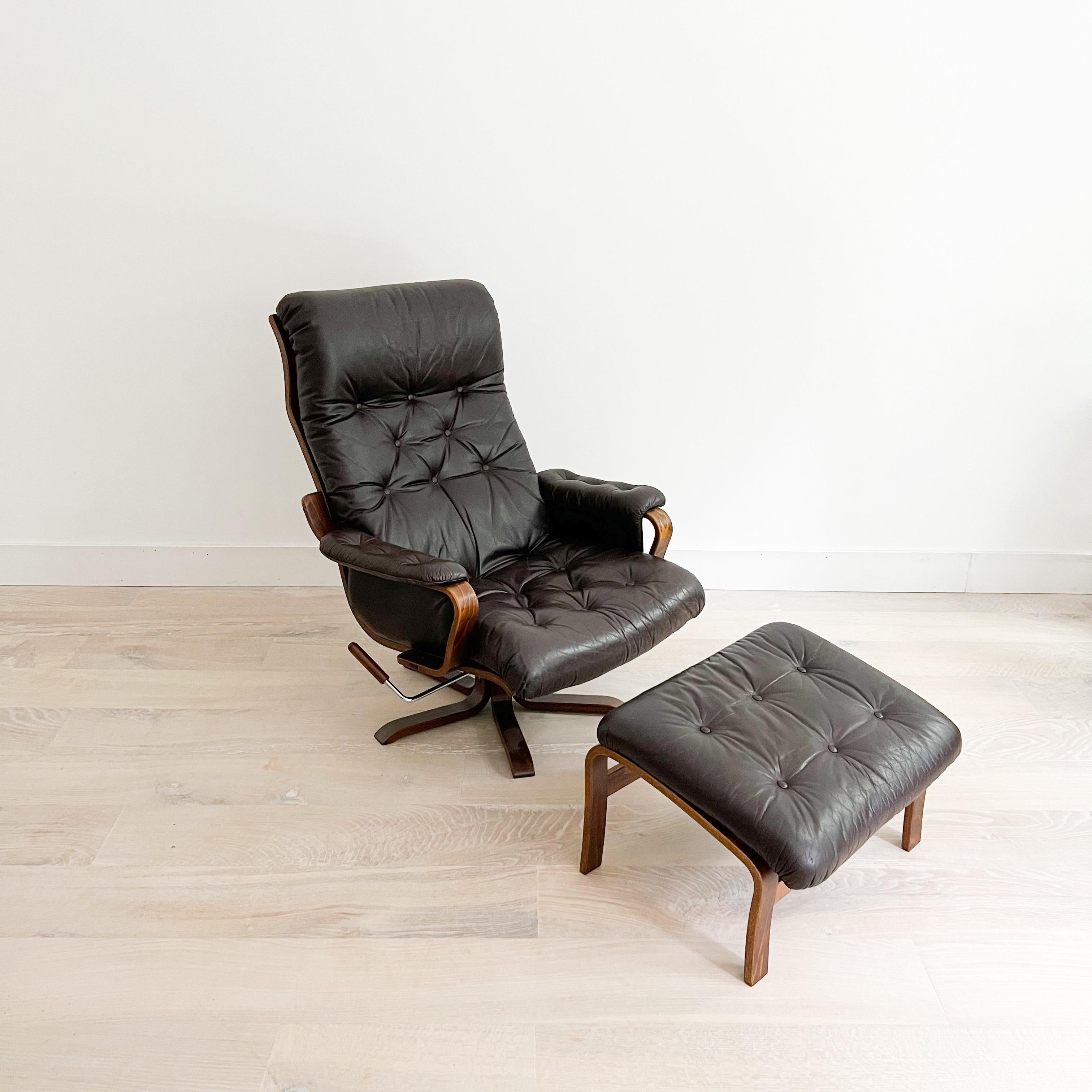 Mid-Century Modern Lounge Chair and Ottoman w/ Brown Leather In Good Condition In Asheville, NC