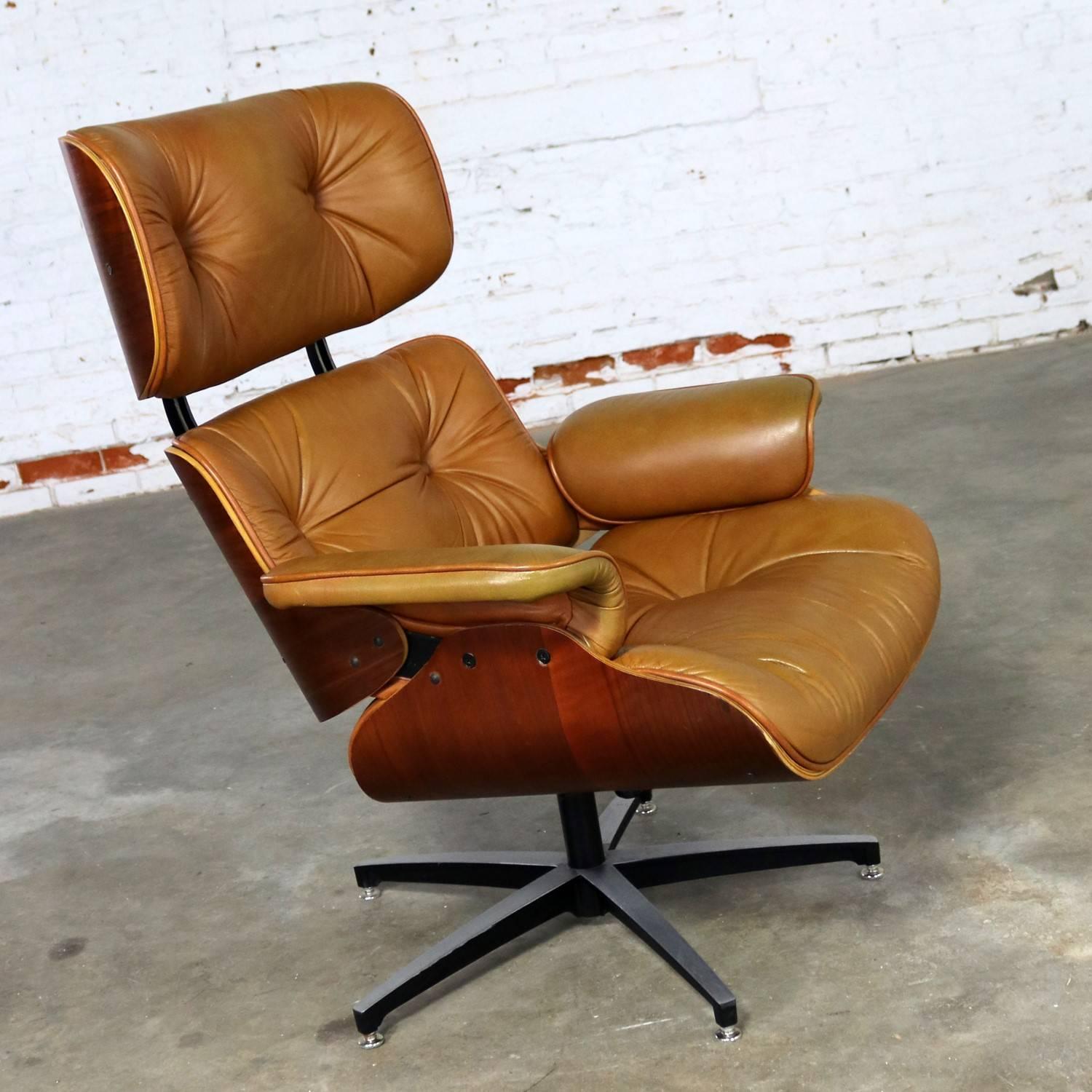 Mid-Century Modern Chaise longue moderne du milieu du siècle attribuée à Selig Plycraft dans le style des Eames