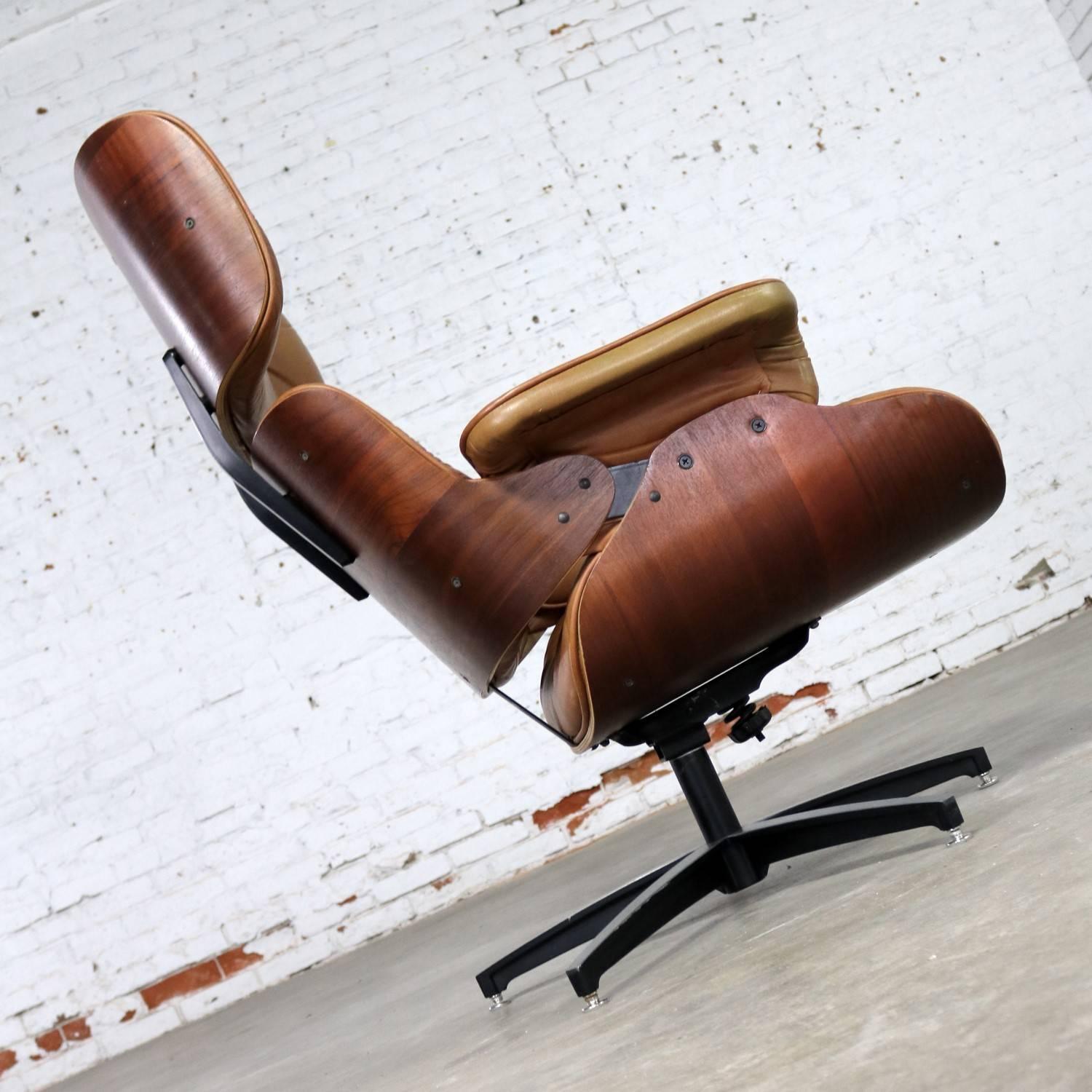 Chaise longue moderne du milieu du siècle attribuée à Selig Plycraft dans le style des Eames Bon état à Topeka, KS