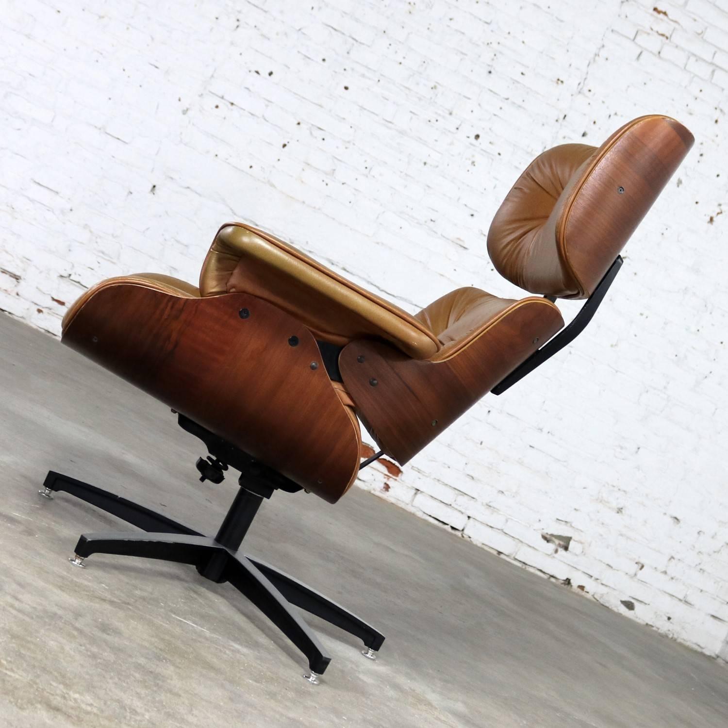 American Mid-Century Modern Lounge Chair Attributed to Selig Plycraft in Style of Eames