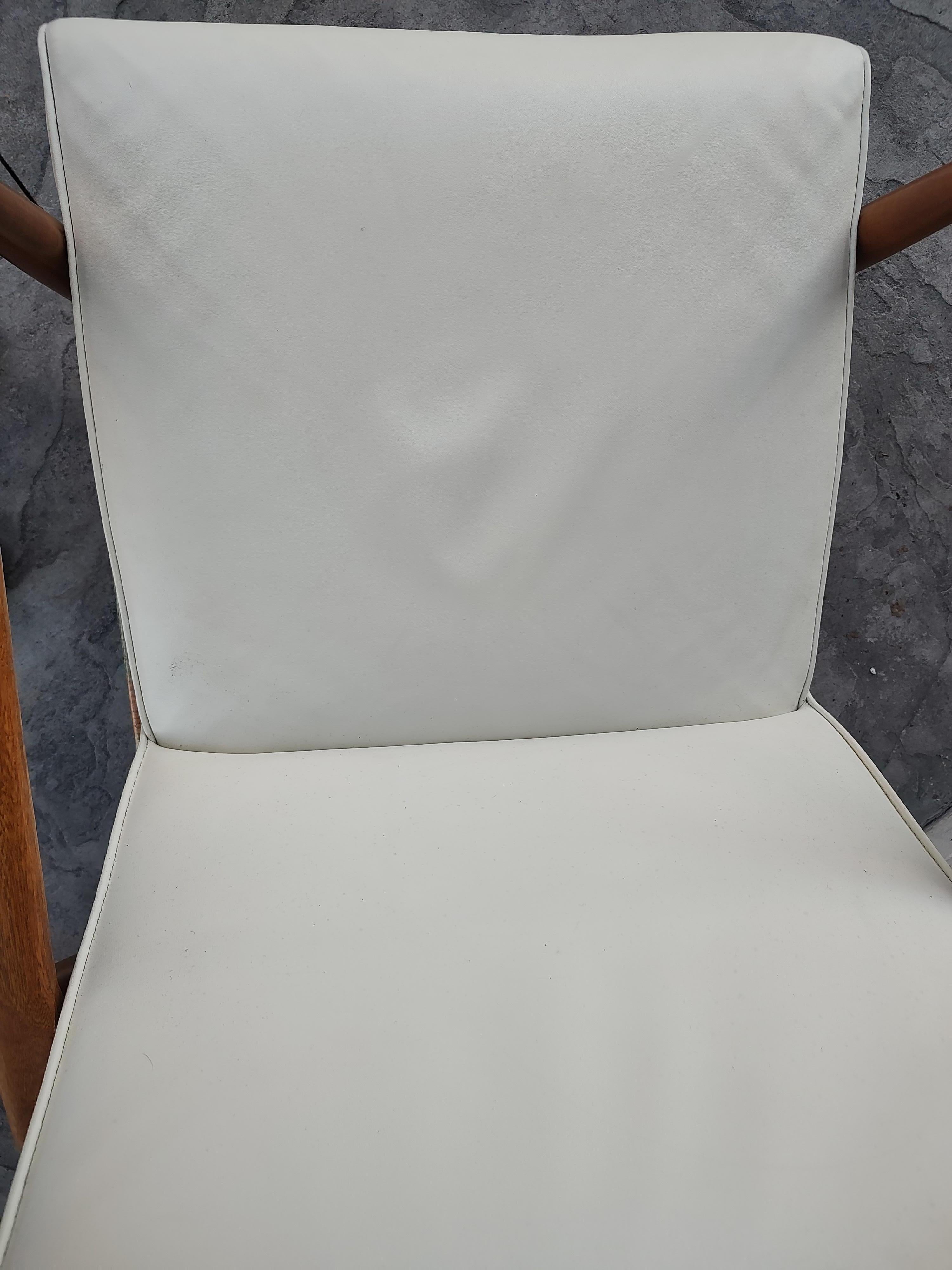 Naugahyde Mid-Century Modern Walnut Frame Lounge Chair by Viko Baumritter  For Sale