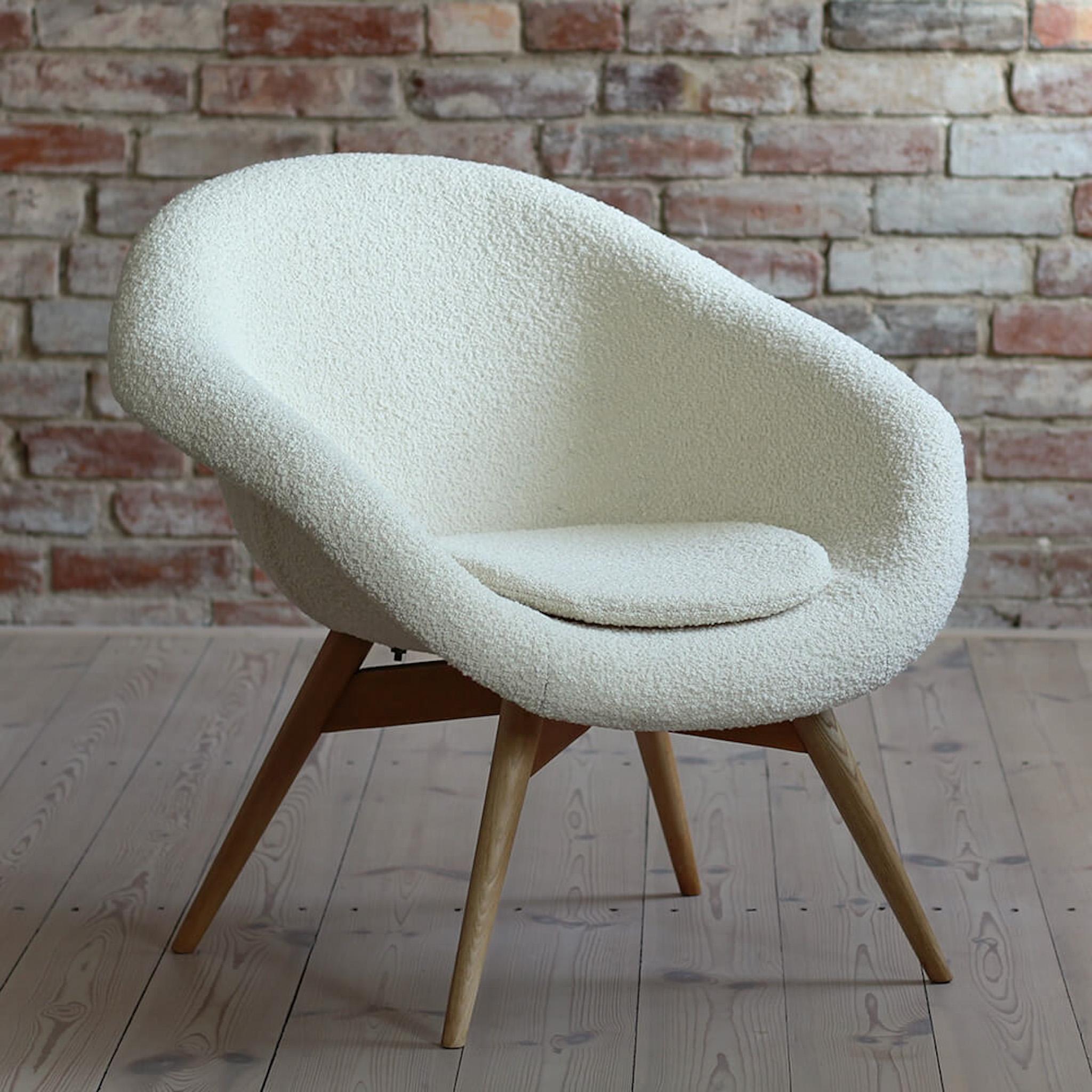 This exquisite lounge chair, a timeless piece, was designed by renowned Czech artisan Miroslav Navrátil in the 1950s. Crafted in the Czech Republic, this iconic chair showcases a flawless fusion of style and comfort.  It features fiberglass seating
