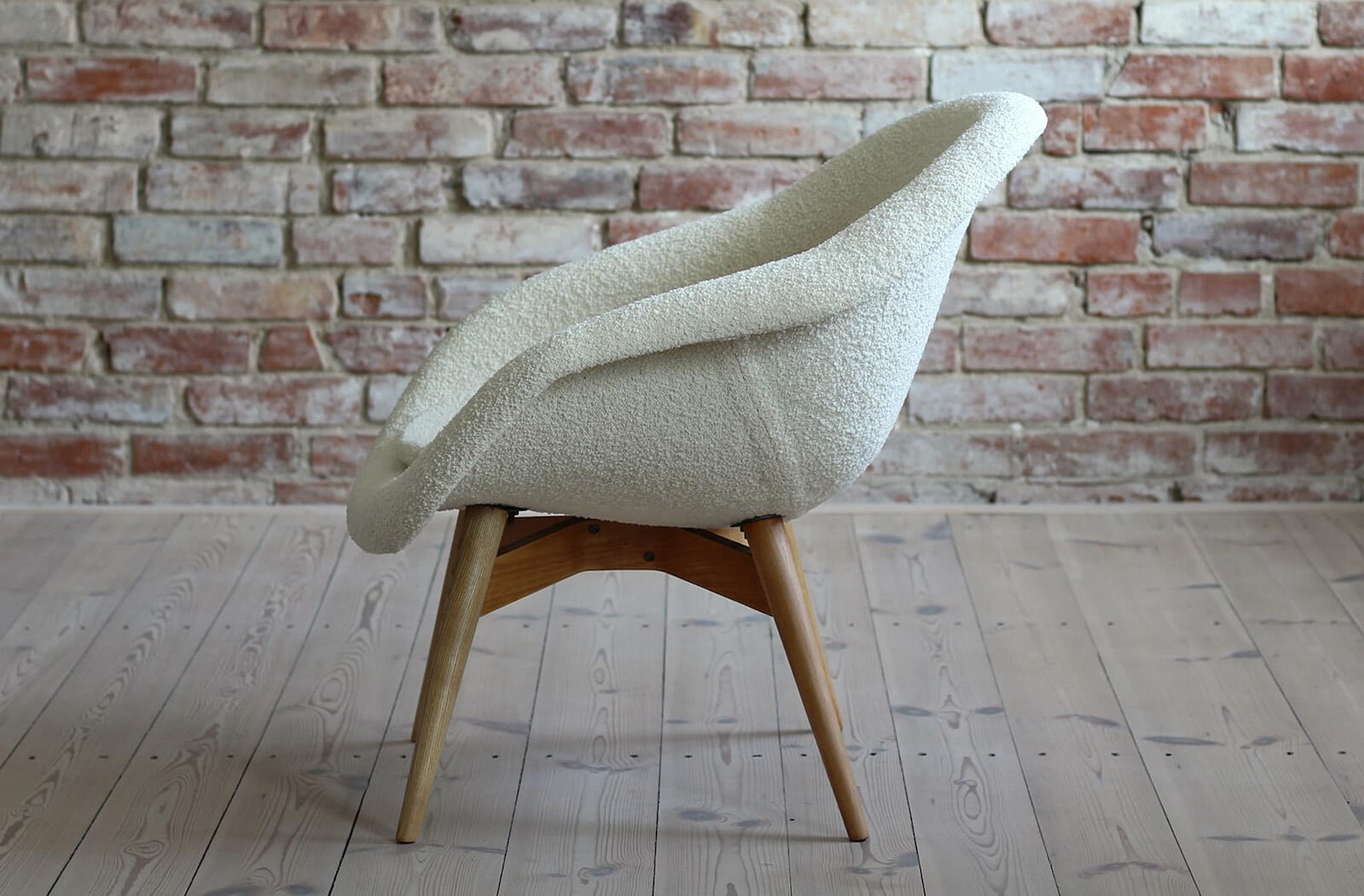 Mid Century Modern Lounge Chair by M. Navrátil, 1950s, French Boucle Fabric In Good Condition For Sale In Wrocław, Poland