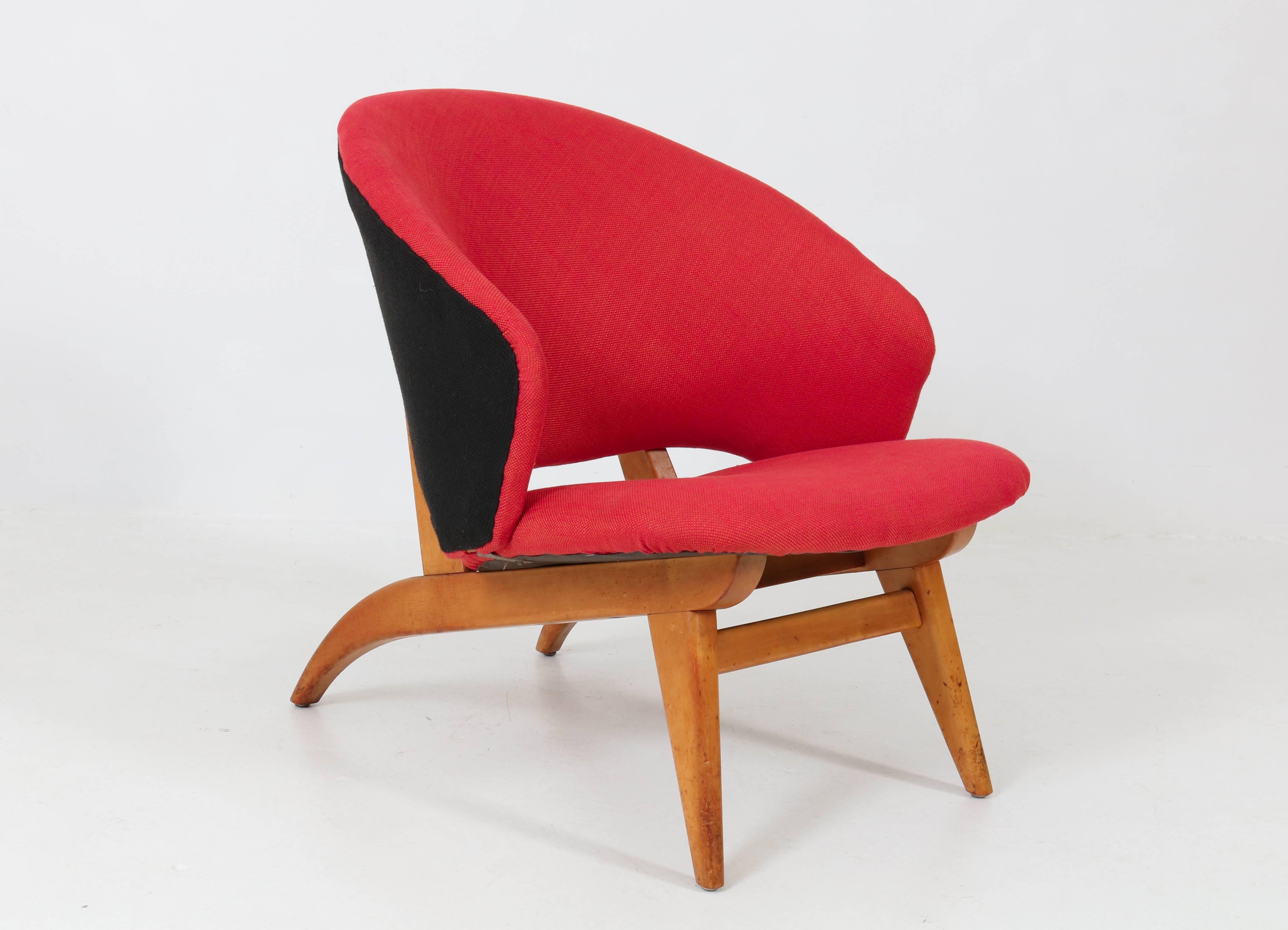 Mid-Century Modern lounge chair by Theo Ruth for Artifort.
Striking Dutch design from the 1950s.
Beech frame and re-upholstered with quality Italian fabric.
Illustrated in Taschen 1950s decorative art, Charlotte and Peter Feill on page 232
In