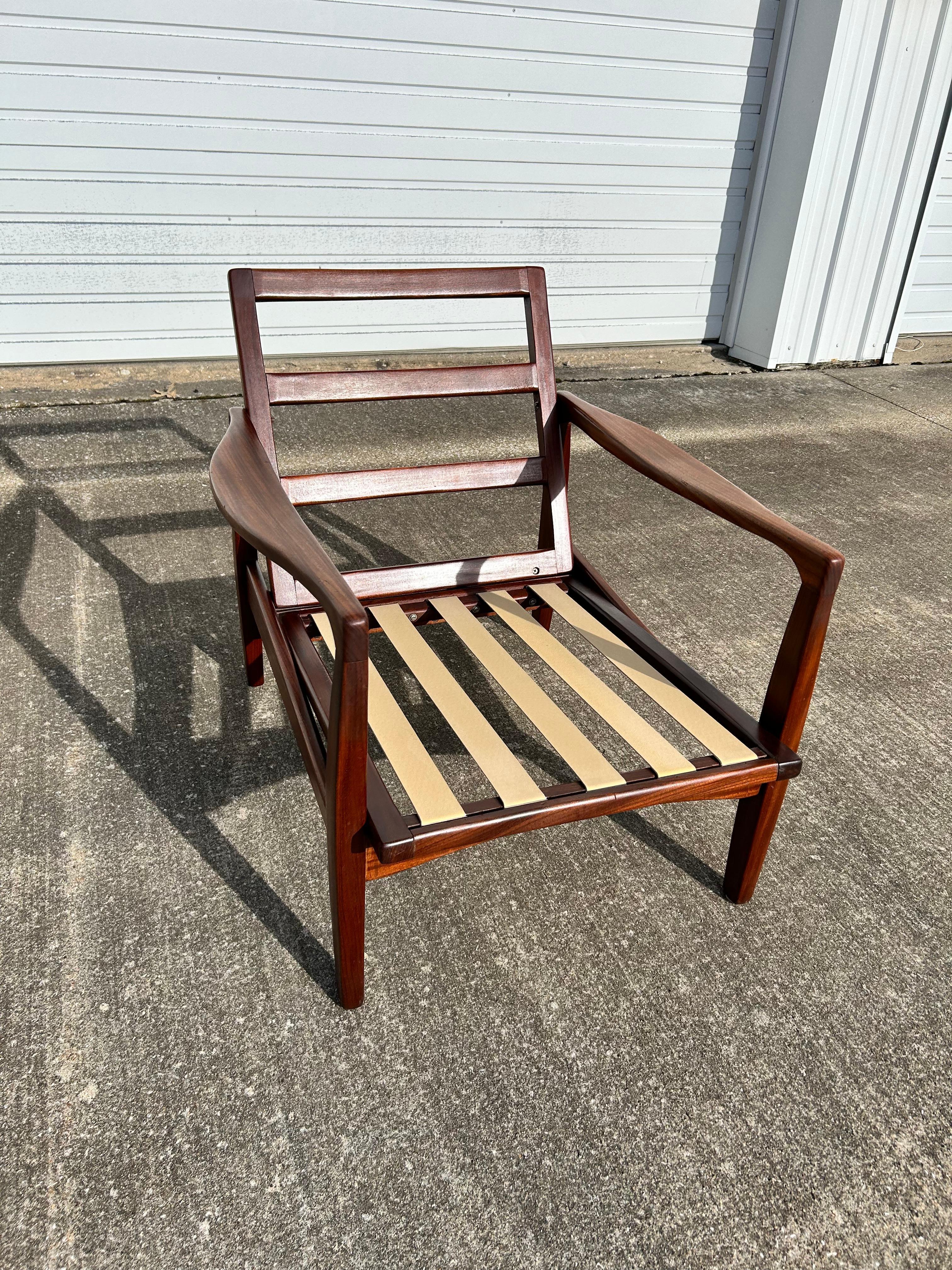 Britannico Sedia da salotto moderna Mid-Century di Toothill Furniture-UK in vendita