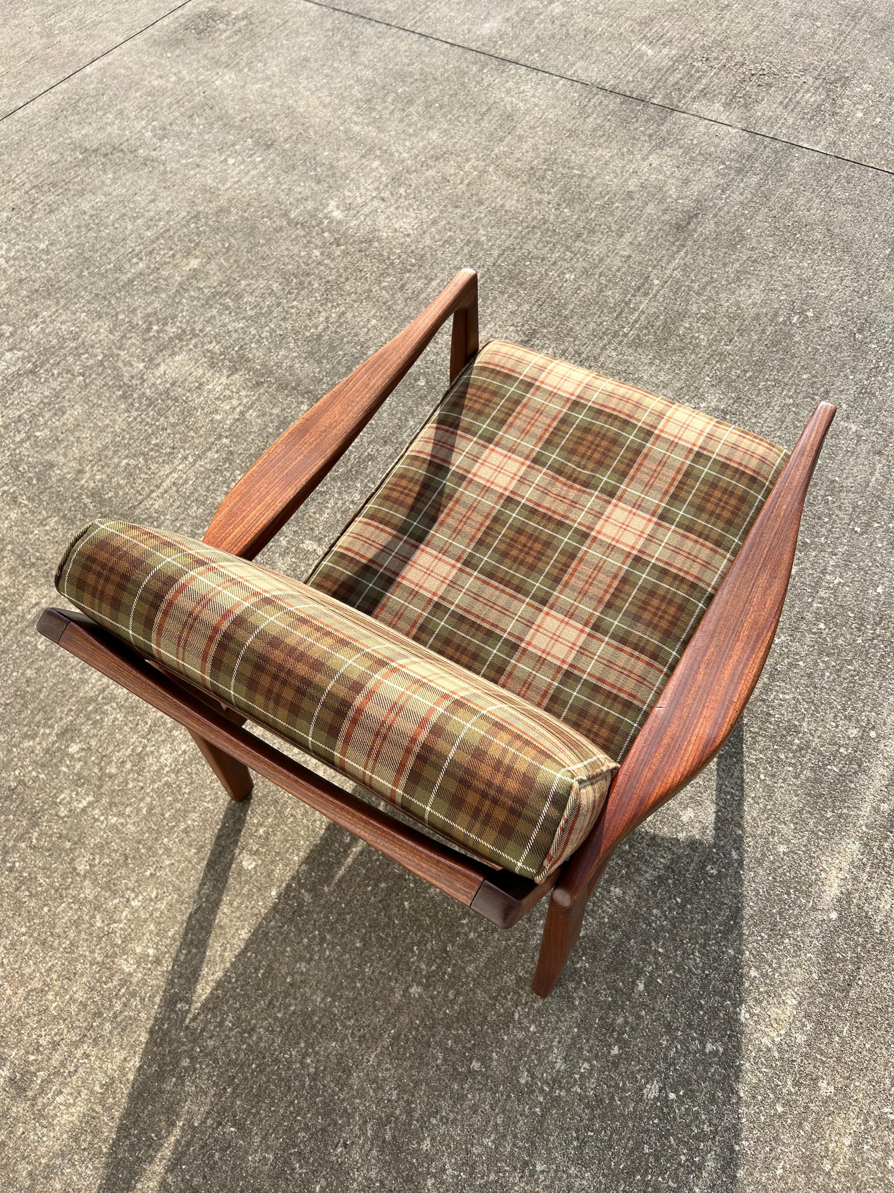 Sedia da salotto moderna Mid-Century di Toothill Furniture-UK in vendita 2