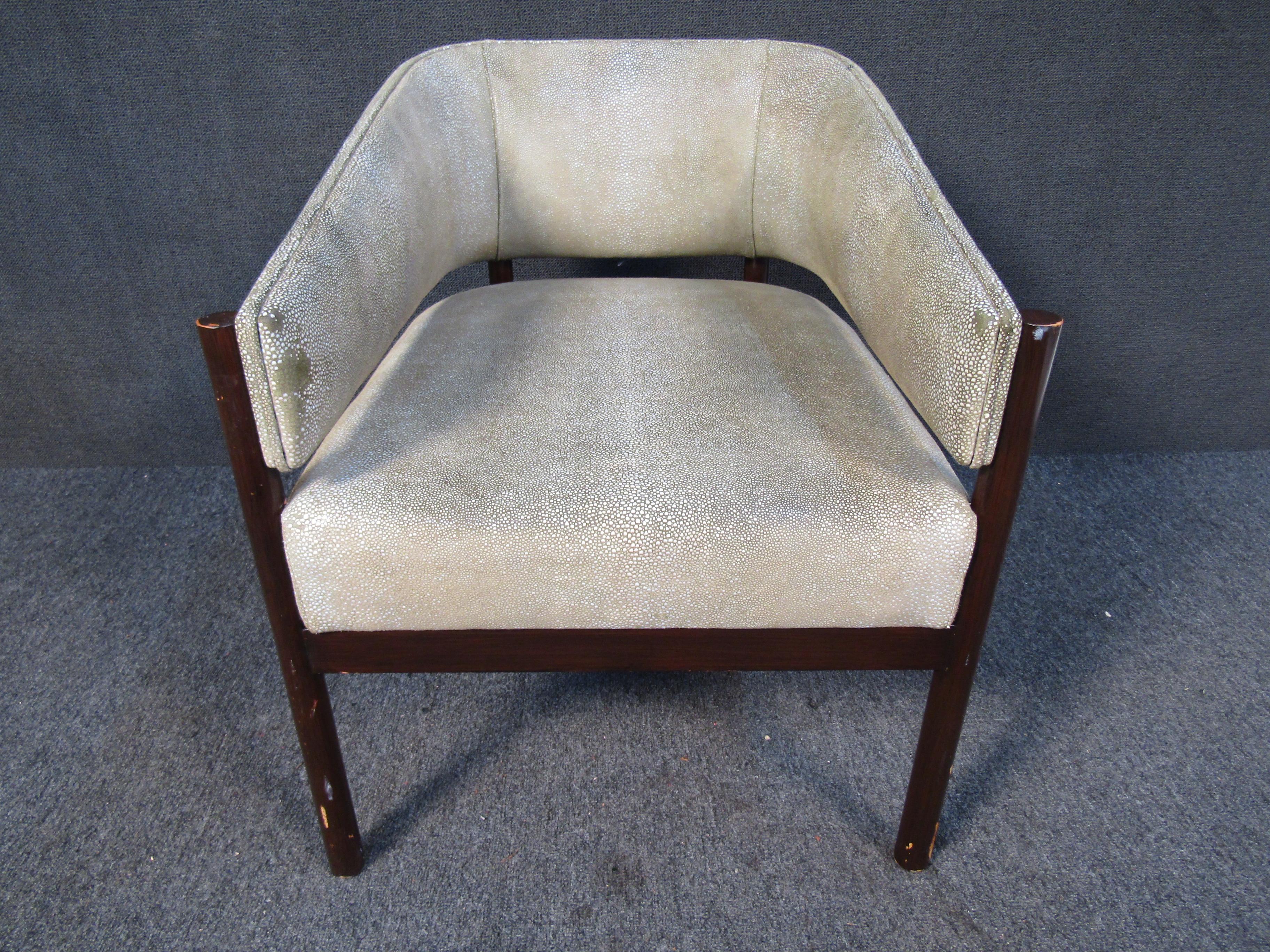 This vintage lounge chair is great for adding comfortable seating and Mid-Century Modern style to a space. Please confirm item location with seller (NY/NJ).
