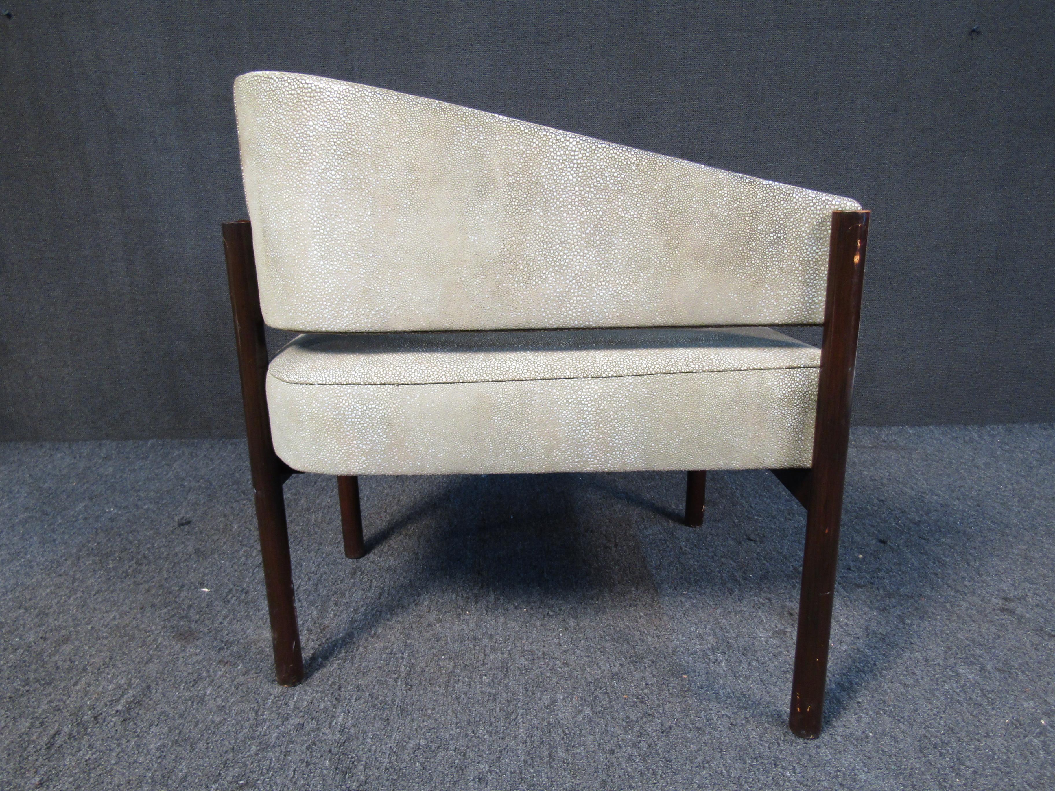 Mid-Century Modern Lounge Chair For Sale 1