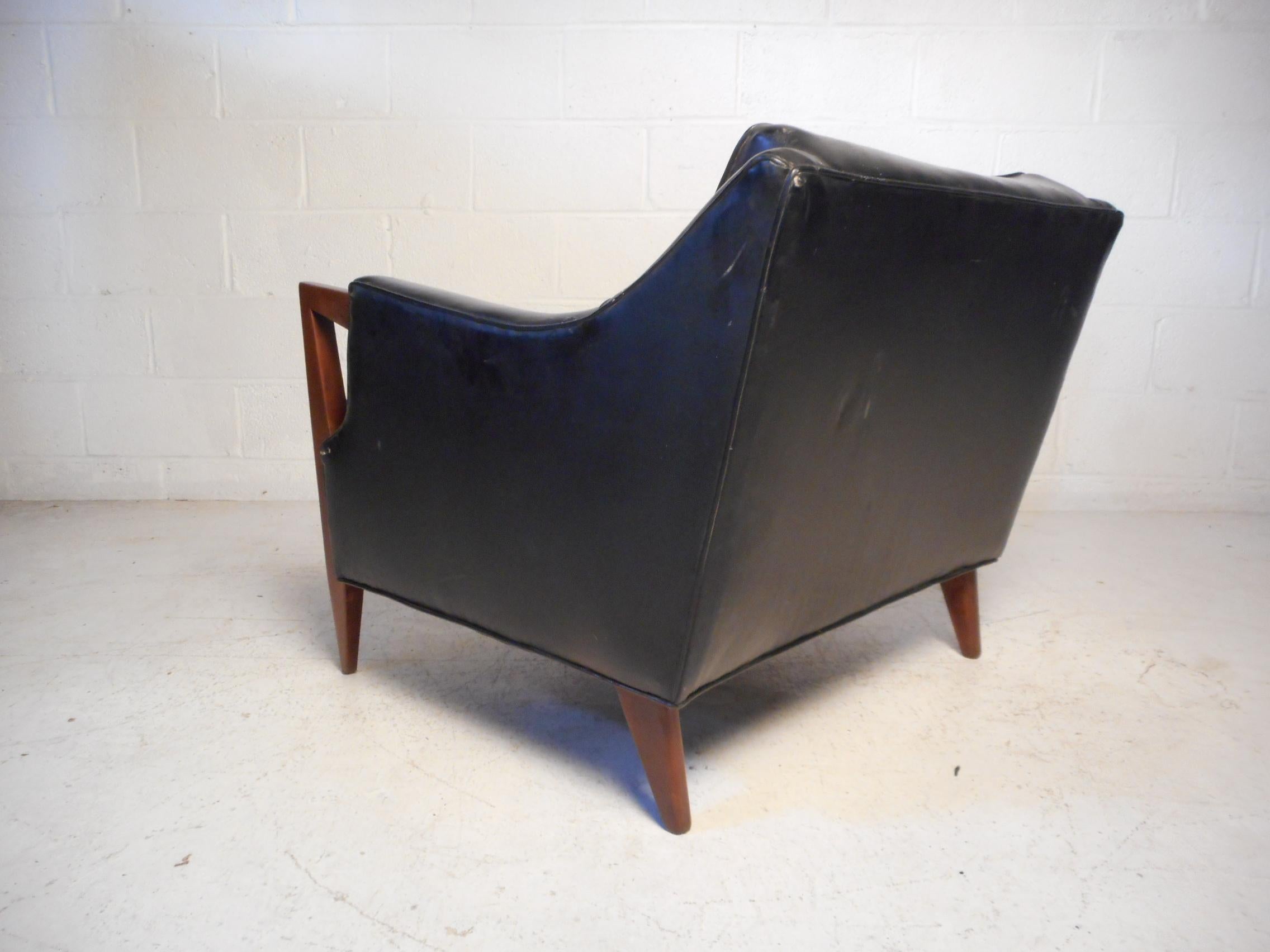 Mid-Century Modern Lounge Chair 3