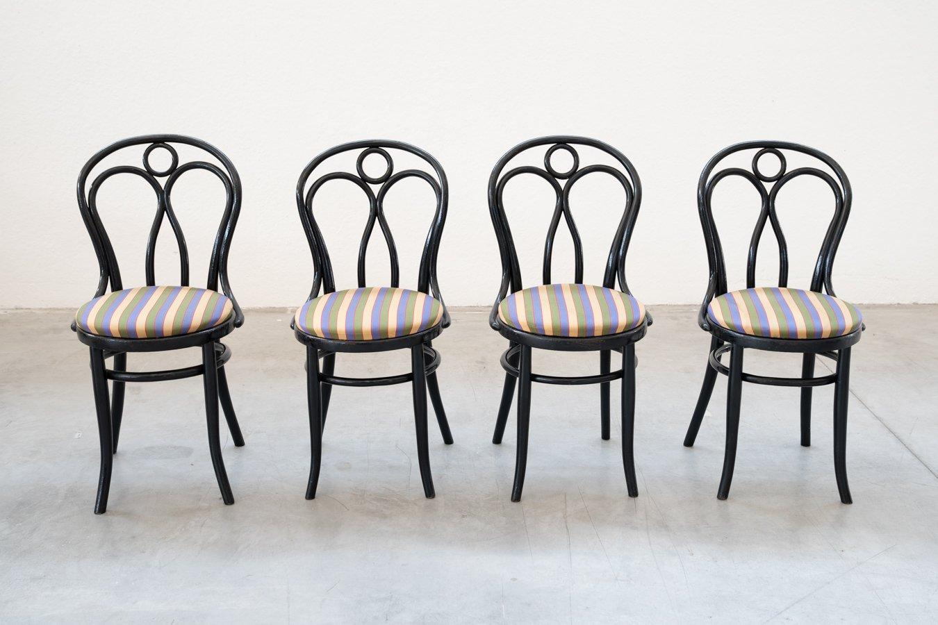 Chaise longue moderne du milieu du siècle - Déclaration de design iconique

Élevez votre espace avec cette chaise longue exquise de style moderne du milieu du siècle qui allie la forme et la fonction dans un design intemporel. Reprenant parfaitement