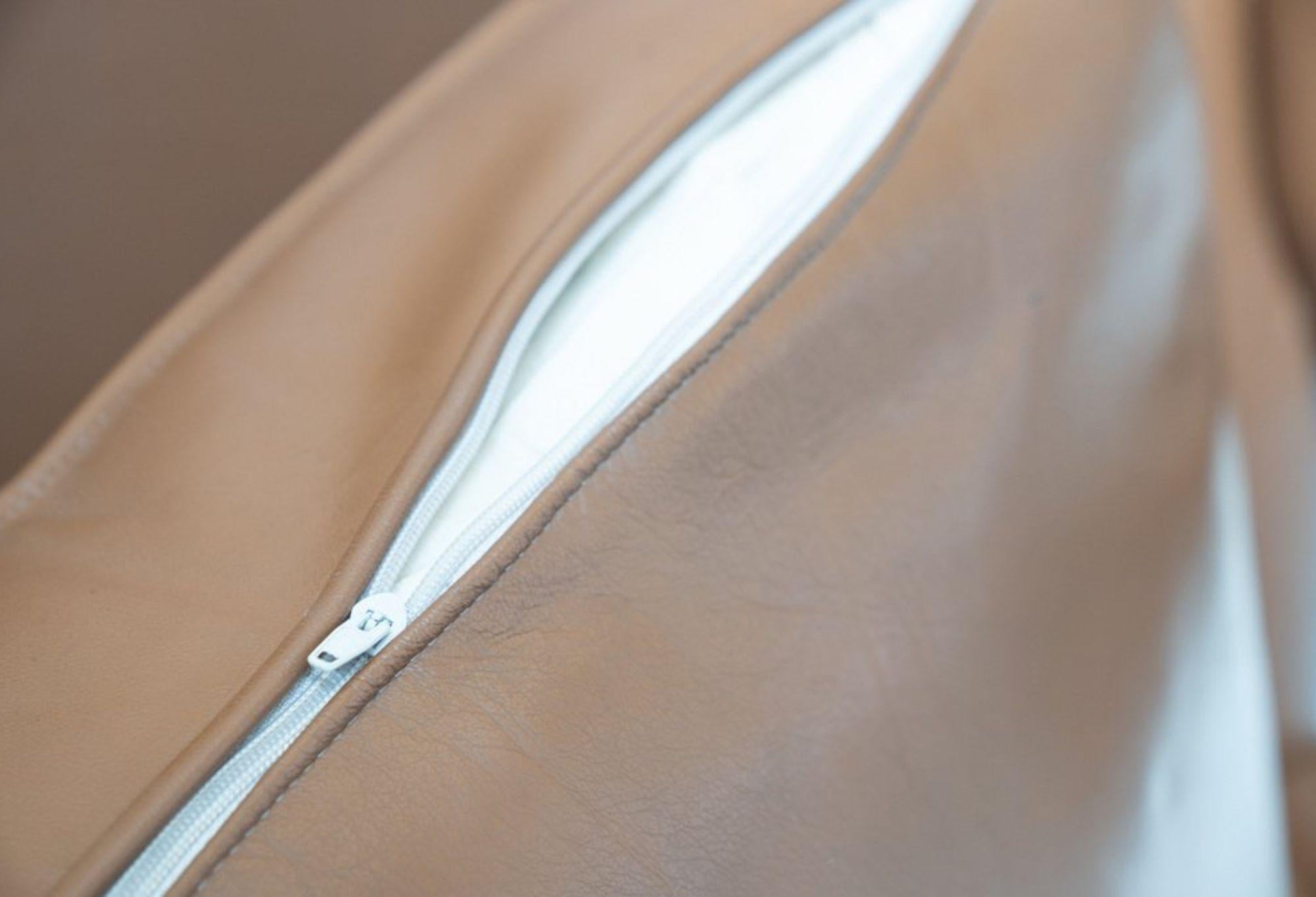Moderner Loungesessel aus der Jahrhundertmitte - ikonisches Design-Statement (Leder) im Angebot