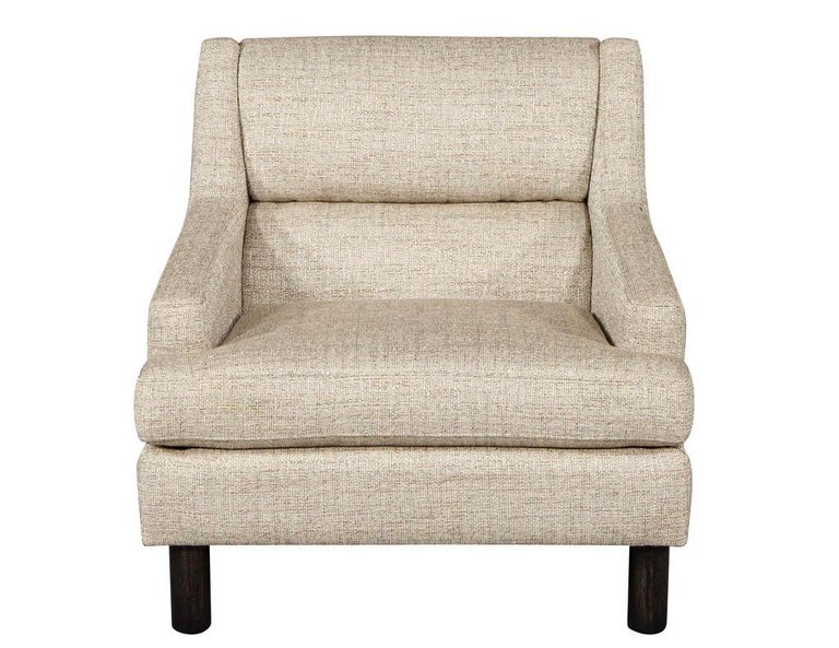 Mid-Century Modern Lounge Chair in Designer Linen For Sale 4