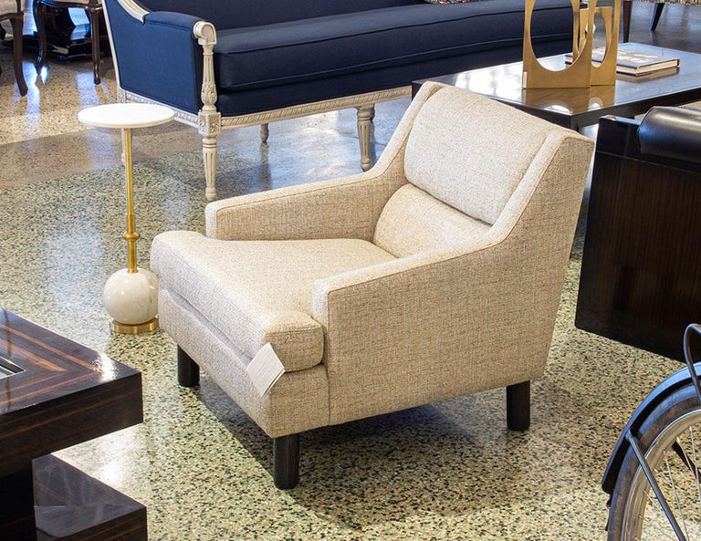 Mid-Century Modern Lounge Chair in Designer Linen For Sale 5