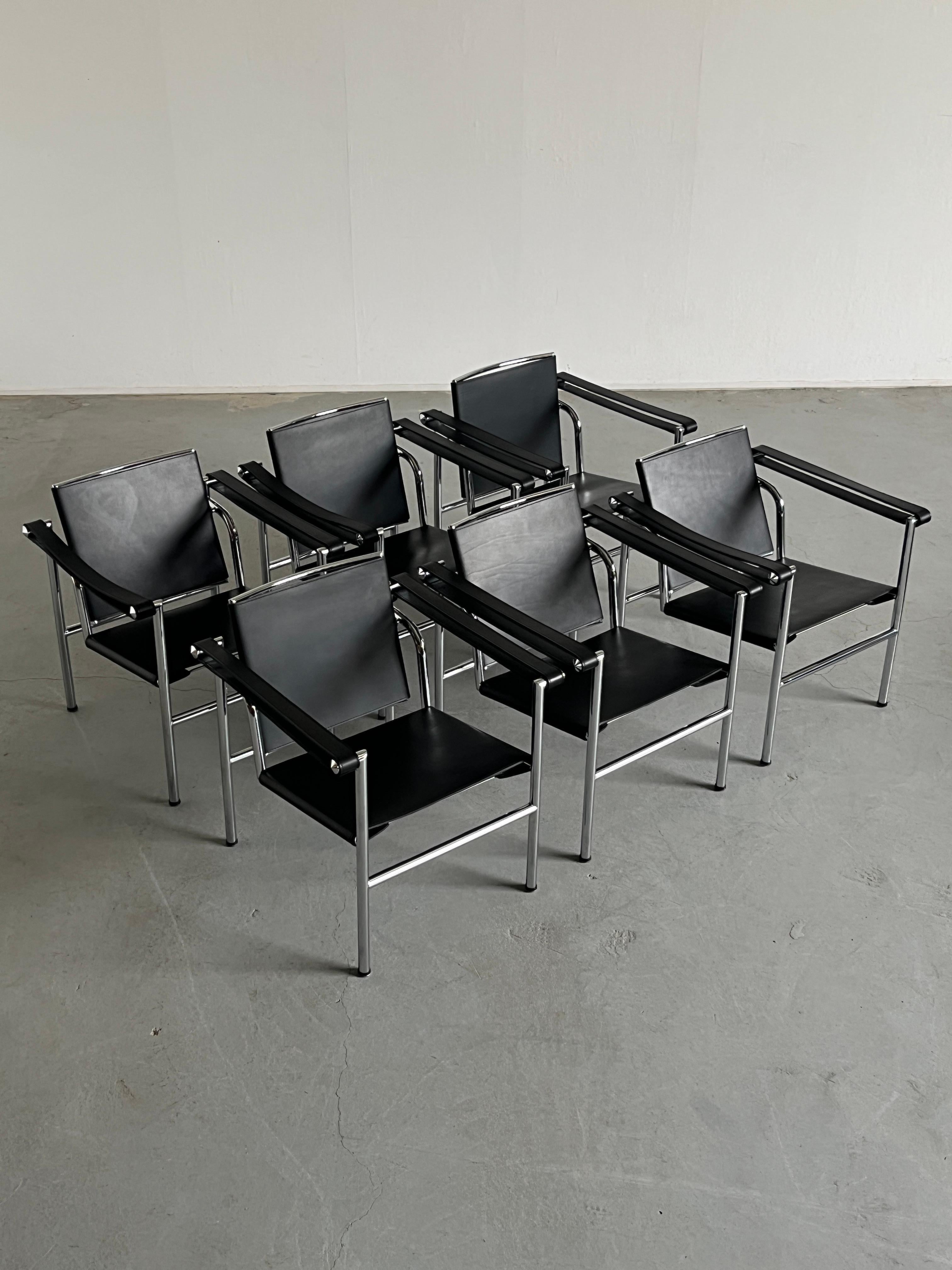 italien Chaise longue The Moderns Modernity dans le style de 'LC1' par Le Corbusier, cuir noir en vente